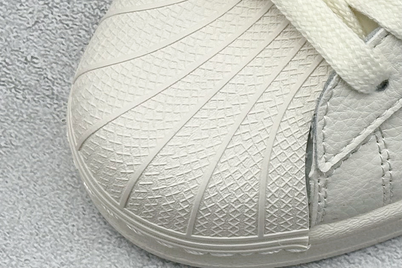 240 AD Originals Superstar x Louis Vuitton 白黑 SD6820-Chinese  UA Cheap High Quatity Brand  Clothes Bags handbags Sneakers wholesale wholesaler seller from China Factory suppliers Fashion Clothing  Shoes best Quality Beautiful Price  240 AD Originals Superstar x Louis Vuitton 白黑 SD6820