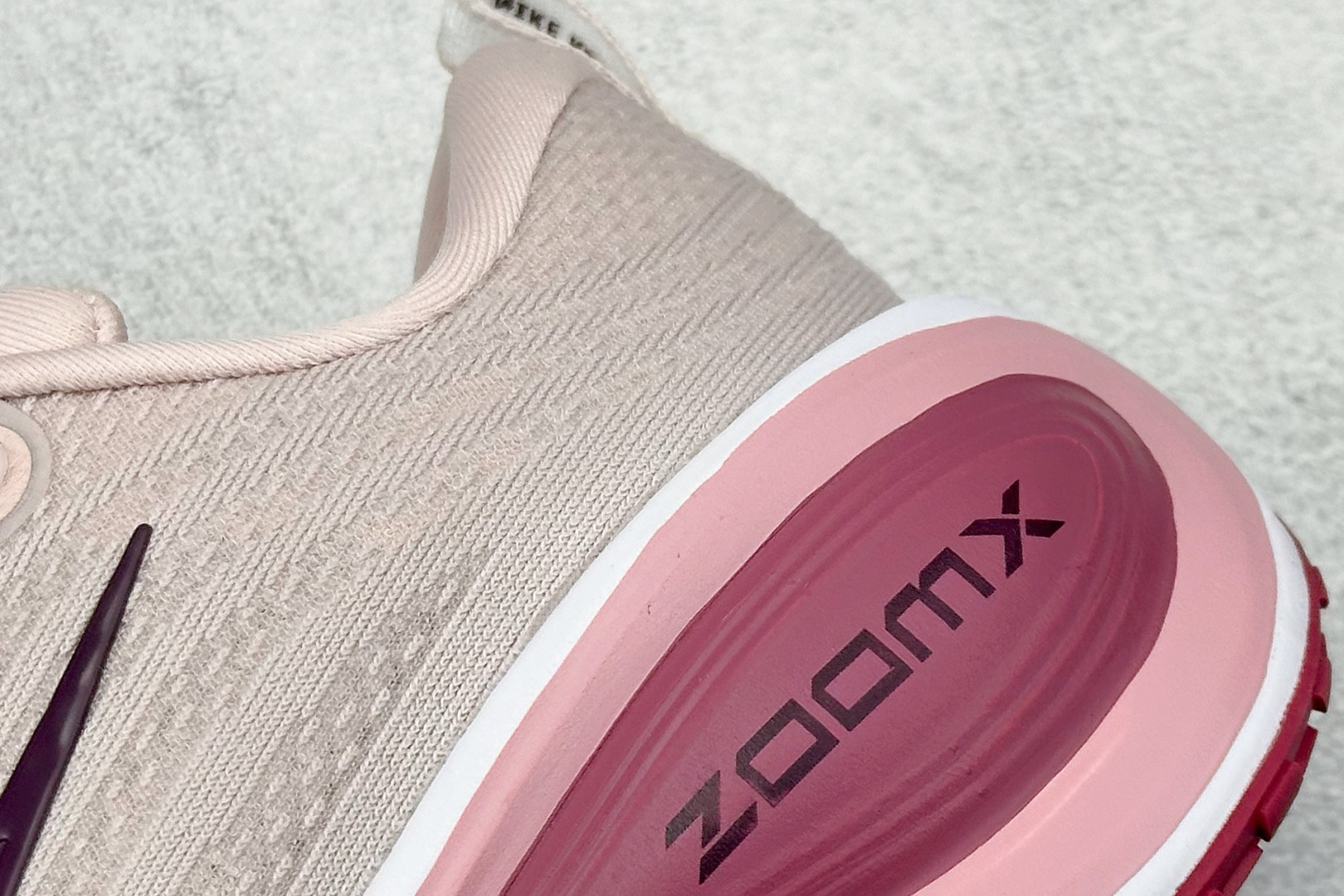 210 Nike VOMERO PLUS 轻盈跑鞋 版本 舒适百搭防滑耐磨 低帮 休闲跑步鞋 HV8154-003-Chinese UA Cheap High Quatity Brand Clothes Bags handbags Sneakers wholesale wholesaler seller from China Factory suppliers Fashion Clothing Shoes best Quality Beautiful Price 210 Nike VOMERO PLUS 轻盈跑鞋 版本 舒适百搭防滑耐磨 低帮 休闲跑步鞋 HV8154-003