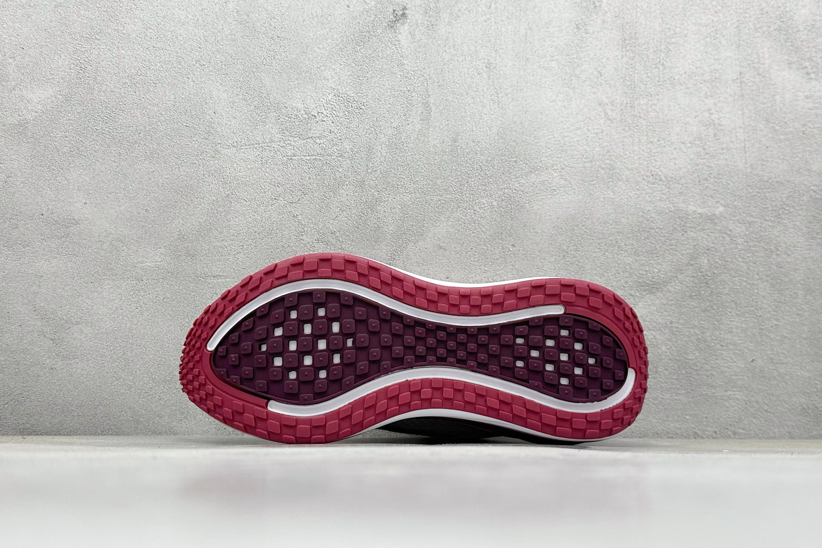 210 Nike VOMERO PLUS 轻盈跑鞋 版本 舒适百搭防滑耐磨 低帮 休闲跑步鞋 HV8154-003-Chinese UA Cheap High Quatity Brand Clothes Bags handbags Sneakers wholesale wholesaler seller from China Factory suppliers Fashion Clothing Shoes best Quality Beautiful Price 210 Nike VOMERO PLUS 轻盈跑鞋 版本 舒适百搭防滑耐磨 低帮 休闲跑步鞋 HV8154-003