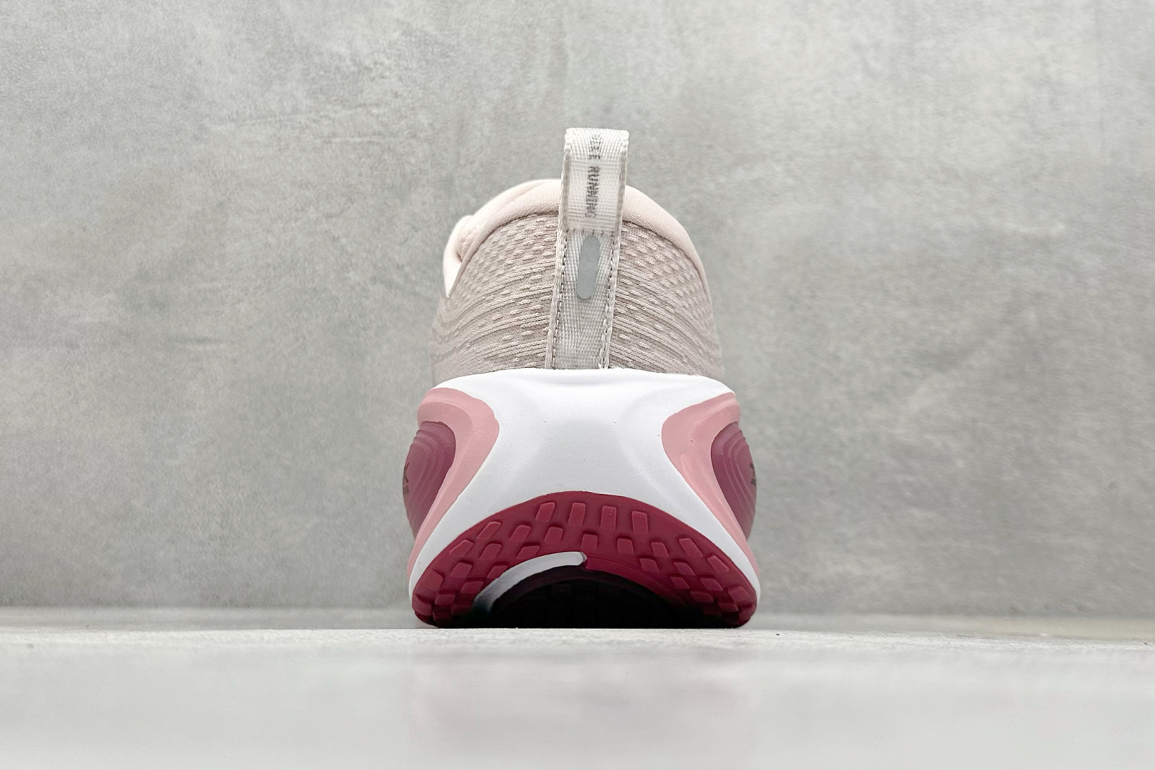 210 Nike VOMERO PLUS 轻盈跑鞋 版本 舒适百搭防滑耐磨 低帮 休闲跑步鞋 HV8154-003-Chinese UA Cheap High Quatity Brand Clothes Bags handbags Sneakers wholesale wholesaler seller from China Factory suppliers Fashion Clothing Shoes best Quality Beautiful Price 210 Nike VOMERO PLUS 轻盈跑鞋 版本 舒适百搭防滑耐磨 低帮 休闲跑步鞋 HV8154-003