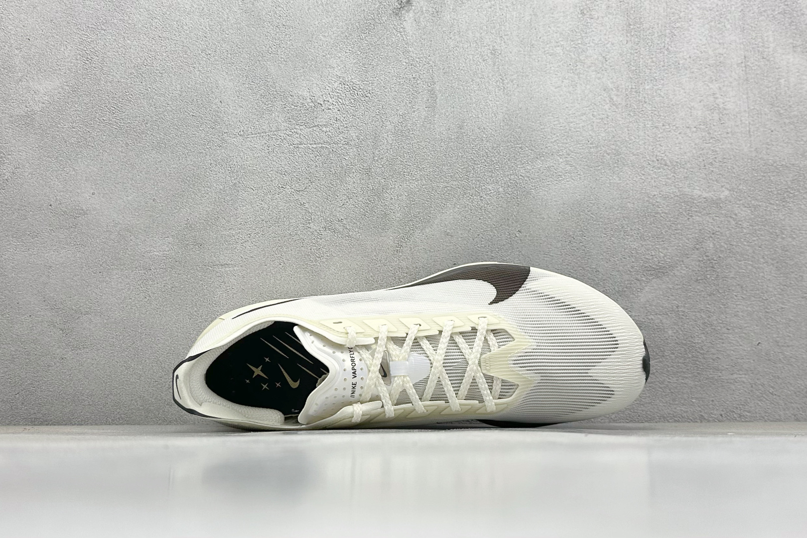 220 Nike ZoomX Vaporfly NEXT% 4 马拉松系列公路竞速超轻缓震跑步鞋 HV6107-100