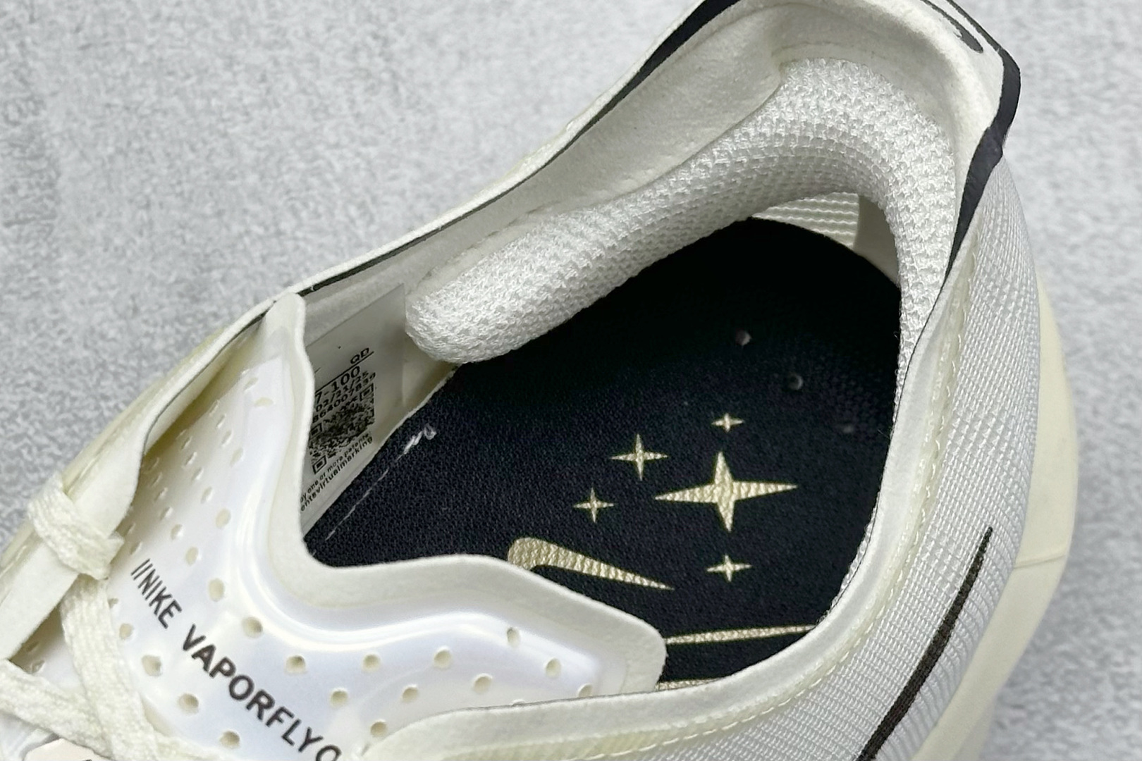 220 Nike ZoomX Vaporfly NEXT% 4 马拉松系列公路竞速超轻缓震跑步鞋 HV6107-100