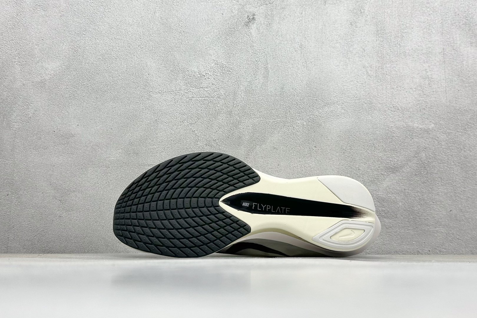 220 Nike ZoomX Vaporfly NEXT% 4 马拉松系列公路竞速超轻缓震跑步鞋 HV6107-100