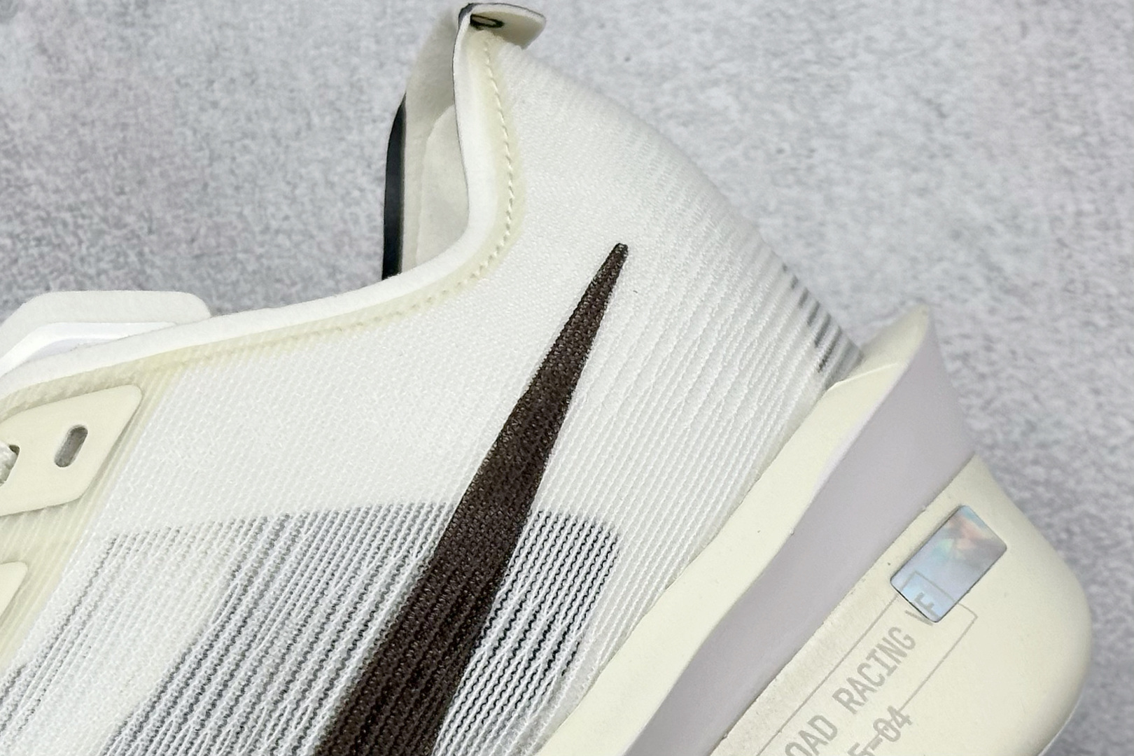 220 Nike ZoomX Vaporfly NEXT% 4 马拉松系列公路竞速超轻缓震跑步鞋 HV6107-100