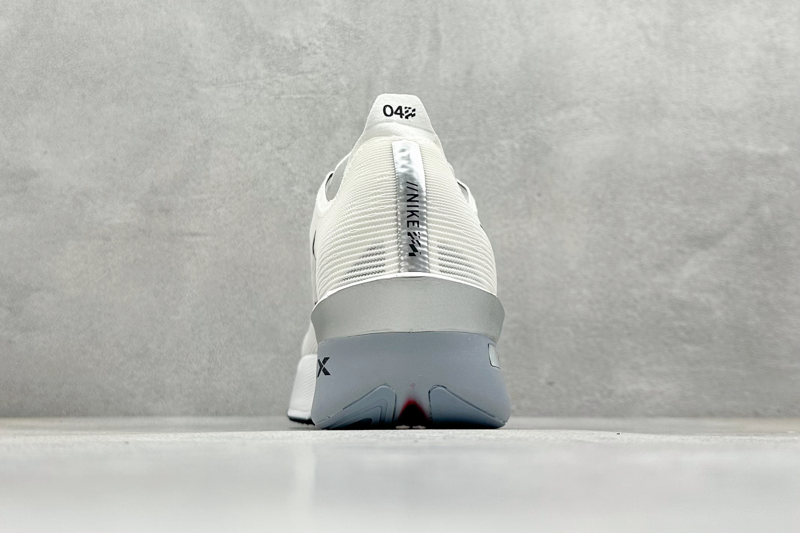 220 Nike ZoomX Vaporfly NEXT% 4 马拉松系列公路竞速超轻缓震跑步鞋 HF6412-100