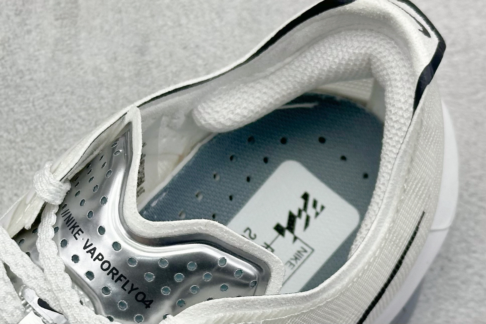 220 Nike ZoomX Vaporfly NEXT% 4 马拉松系列公路竞速超轻缓震跑步鞋 HF6412-100