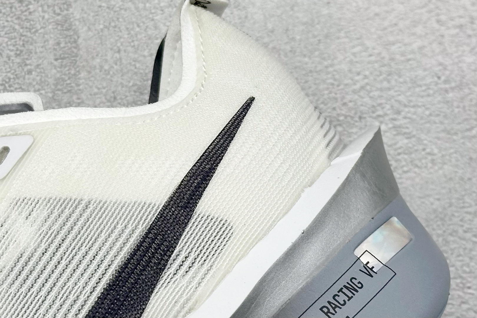 220 Nike ZoomX Vaporfly NEXT% 4 马拉松系列公路竞速超轻缓震跑步鞋 HF6412-100