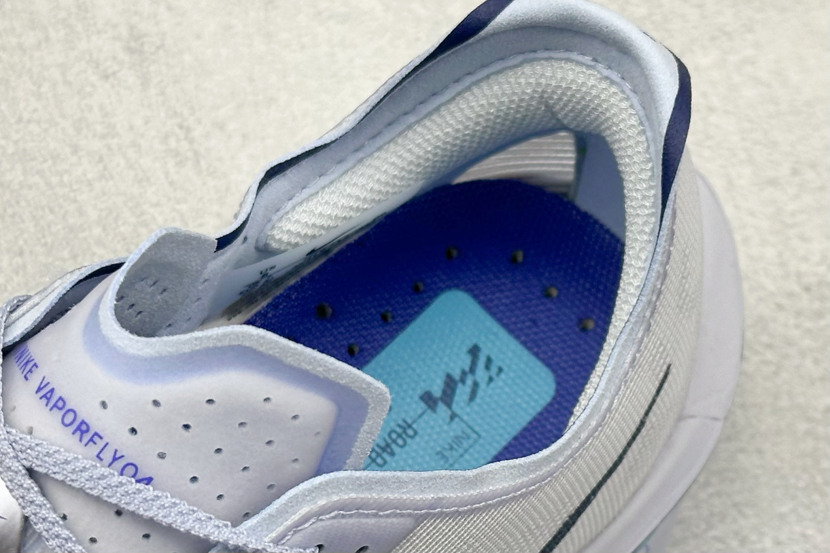 260 F版Nike ZoomX Vaporfly NEXT% 4 马拉松系列公路竞速超轻缓震跑步鞋 HF6414-001