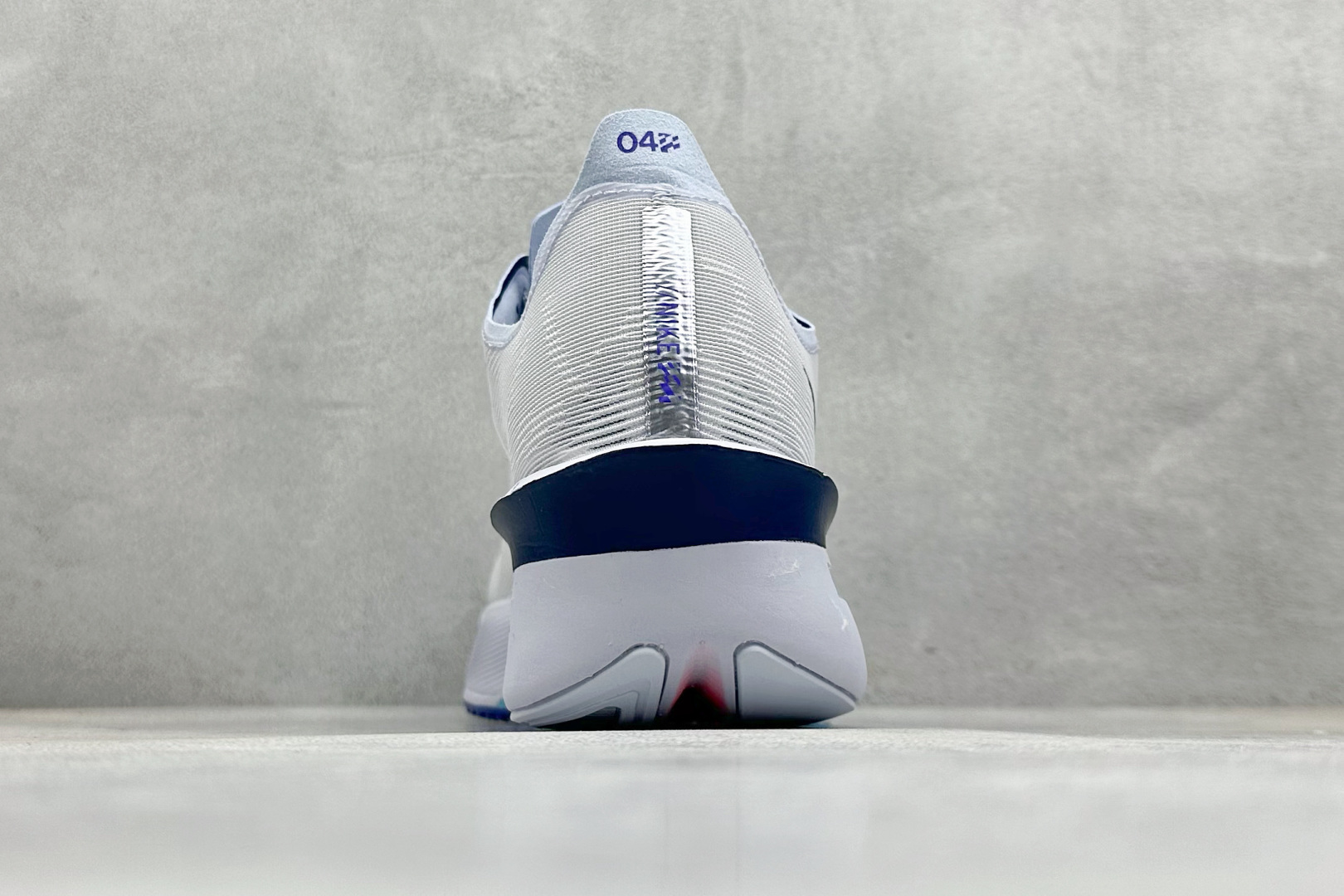 260 F版Nike ZoomX Vaporfly NEXT% 4 马拉松系列公路竞速超轻缓震跑步鞋 HF6414-001