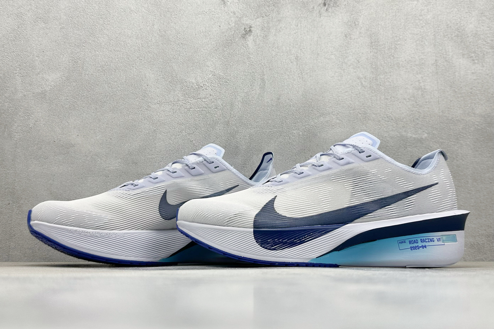 260 F版Nike ZoomX Vaporfly NEXT% 4 马拉松系列公路竞速超轻缓震跑步鞋 HF6414-001