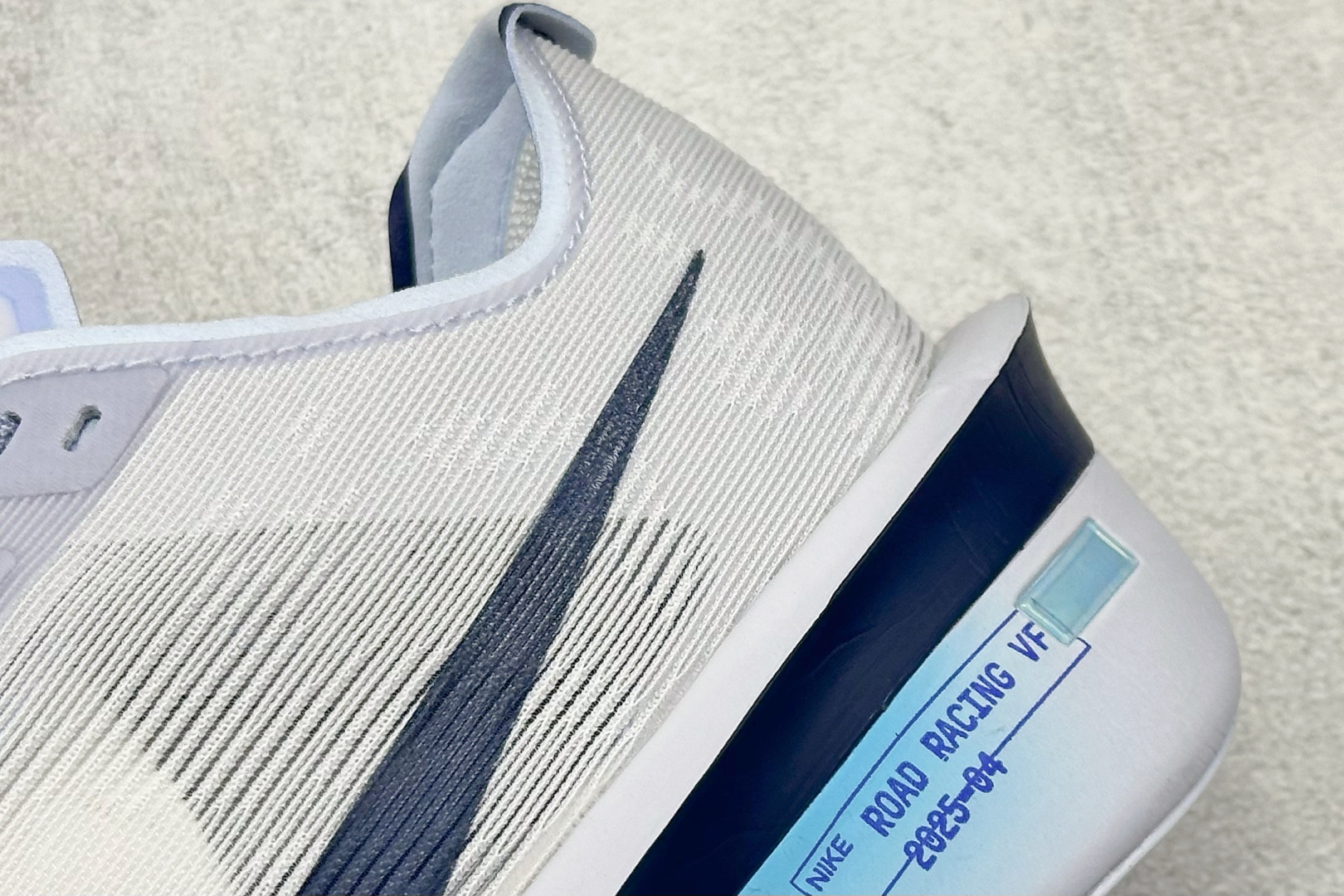 260 F版Nike ZoomX Vaporfly NEXT% 4 马拉松系列公路竞速超轻缓震跑步鞋 HF6414-001