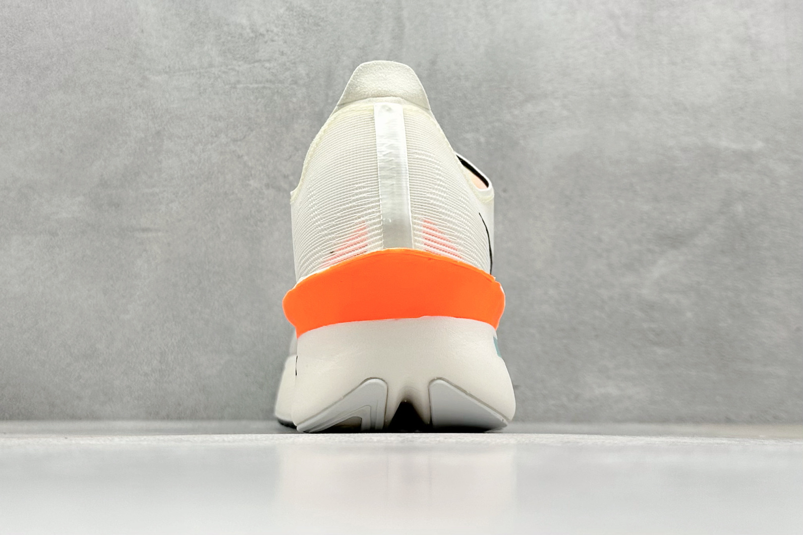 260 F版Nike ZoomX Vaporfly NEXT% 4 马拉松系列公路竞速超轻缓震跑步鞋 HF6411-100-Chinese UA Cheap High Quatity Brand Clothes Bags handbags Sneakers wholesale wholesaler seller from China Factory suppliers Fashion Clothing Shoes best Quality Beautiful Price 260 F版Nike ZoomX Vaporfly NEXT% 4 马拉松系列公路竞速超轻缓震跑步鞋 HF6411-100