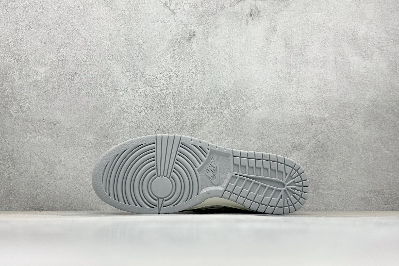 280 SC版Nike SB Dunk Low x Louis Vuitton 灰白 SC9207-426