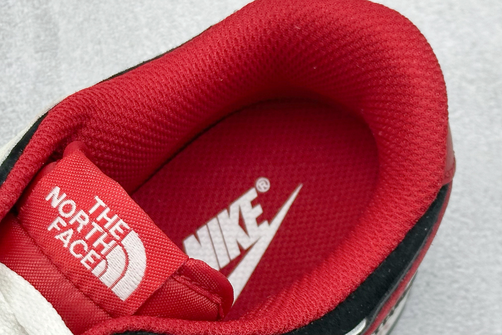 240 XC版Nk SB Dunk Low 北面联名 米白黑红勾 周年高端定制 低帮休闲板鞋 DJ2024-127-Chinese UA Cheap High Quatity Brand Clothes Bags handbags Sneakers wholesale wholesaler seller from China Factory suppliers Fashion Clothing Shoes best Quality Beautiful Price 240 XC版Nk SB Dunk Low 北面联名 米白黑红勾 周年高端定制 低帮休闲板鞋 DJ2024-127