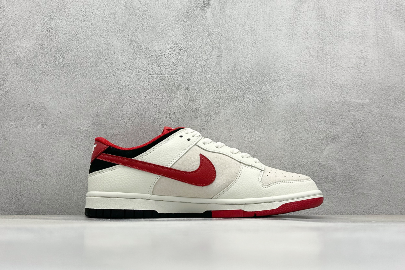 240 XC版Nk SB Dunk Low 北面联名 米白黑红勾 周年高端定制 低帮休闲板鞋 DJ2024-127-Chinese UA Cheap High Quatity Brand Clothes Bags handbags Sneakers wholesale wholesaler seller from China Factory suppliers Fashion Clothing Shoes best Quality Beautiful Price 240 XC版Nk SB Dunk Low 北面联名 米白黑红勾 周年高端定制 低帮休闲板鞋 DJ2024-127