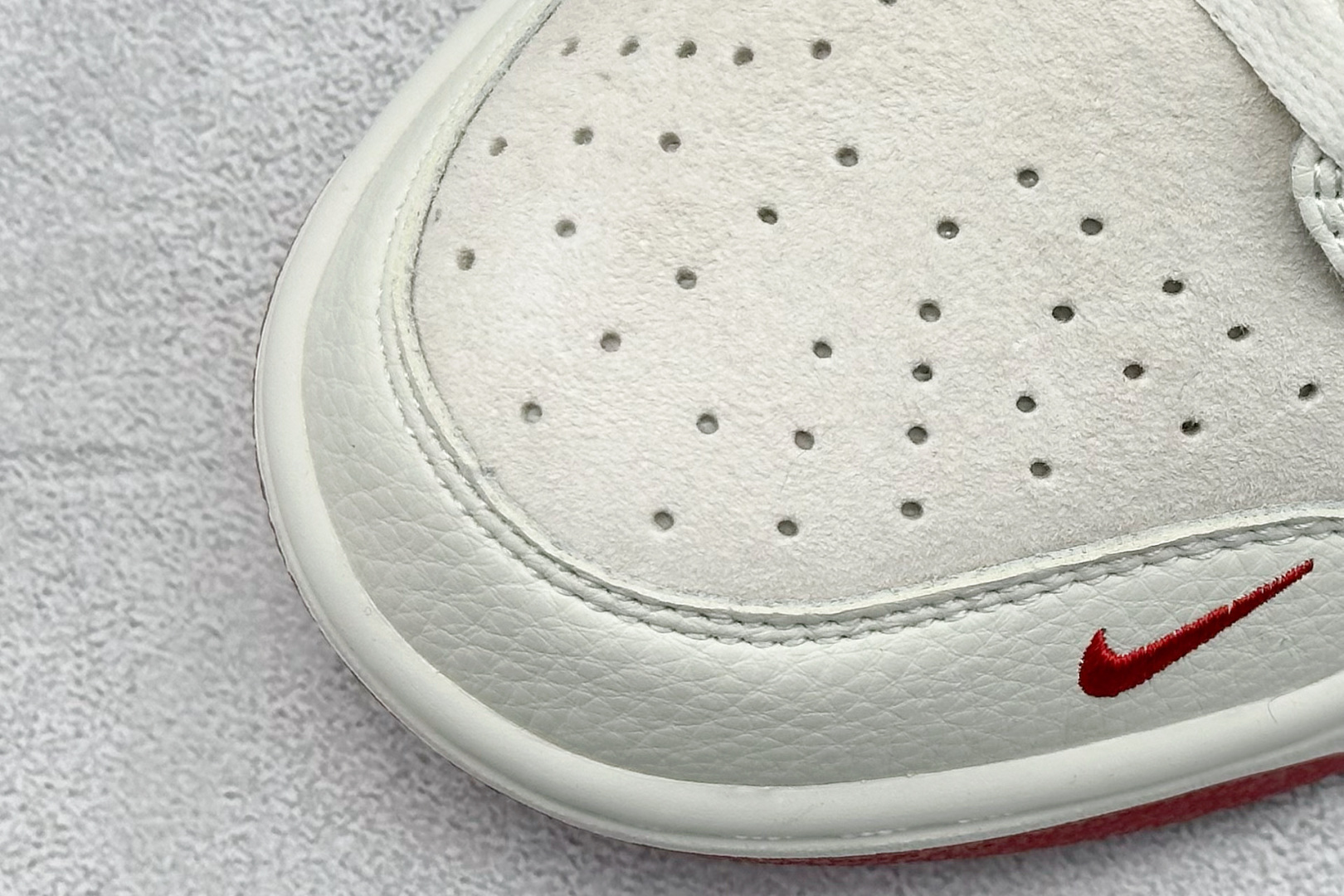 240 XC版Nk SB Dunk Low 北面联名 米白黑红勾 周年高端定制 低帮休闲板鞋 DJ2024-127-Chinese UA Cheap High Quatity Brand Clothes Bags handbags Sneakers wholesale wholesaler seller from China Factory suppliers Fashion Clothing Shoes best Quality Beautiful Price 240 XC版Nk SB Dunk Low 北面联名 米白黑红勾 周年高端定制 低帮休闲板鞋 DJ2024-127