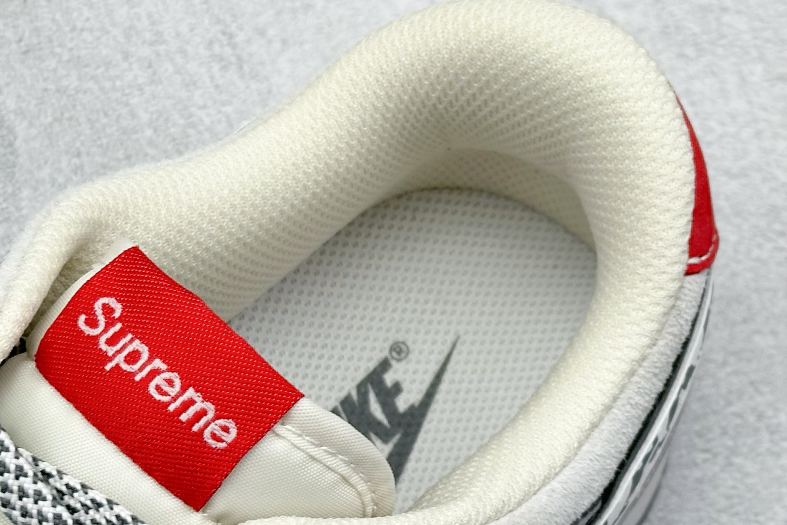 240 XC版Nike SB Dunk Low“SUPX石头岛三方联名——猪八白勾” 周年高端定制 低帮休闲板鞋 DJ2024-125-Chinese UA Cheap High Quatity Brand Clothes Bags handbags Sneakers wholesale wholesaler seller from China Factory suppliers Fashion Clothing Shoes best Quality Beautiful Price 240 XC版Nike SB Dunk Low“SUPX石头岛三方联名——猪八白勾” 周年高端定制 低帮休闲板鞋 DJ2024-125