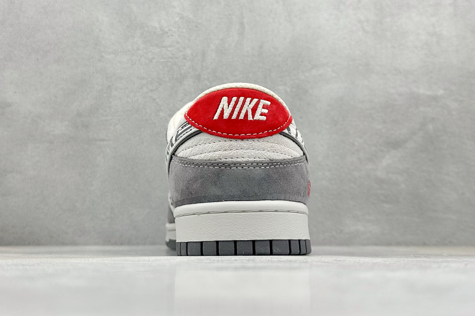 240 XC版Nike SB Dunk Low“SUPX石头岛三方联名——猪八白勾” 周年高端定制 低帮休闲板鞋 DJ2024-125-Chinese UA Cheap High Quatity Brand Clothes Bags handbags Sneakers wholesale wholesaler seller from China Factory suppliers Fashion Clothing Shoes best Quality Beautiful Price 240 XC版Nike SB Dunk Low“SUPX石头岛三方联名——猪八白勾” 周年高端定制 低帮休闲板鞋 DJ2024-125