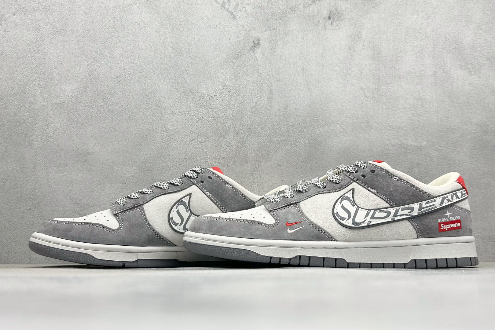 240 XC版Nike SB Dunk Low“SUPX石头岛三方联名——猪八白勾” 周年高端定制 低帮休闲板鞋 DJ2024-125-Chinese UA Cheap High Quatity Brand Clothes Bags handbags Sneakers wholesale wholesaler seller from China Factory suppliers Fashion Clothing Shoes best Quality Beautiful Price 240 XC版Nike SB Dunk Low“SUPX石头岛三方联名——猪八白勾” 周年高端定制 低帮休闲板鞋 DJ2024-125