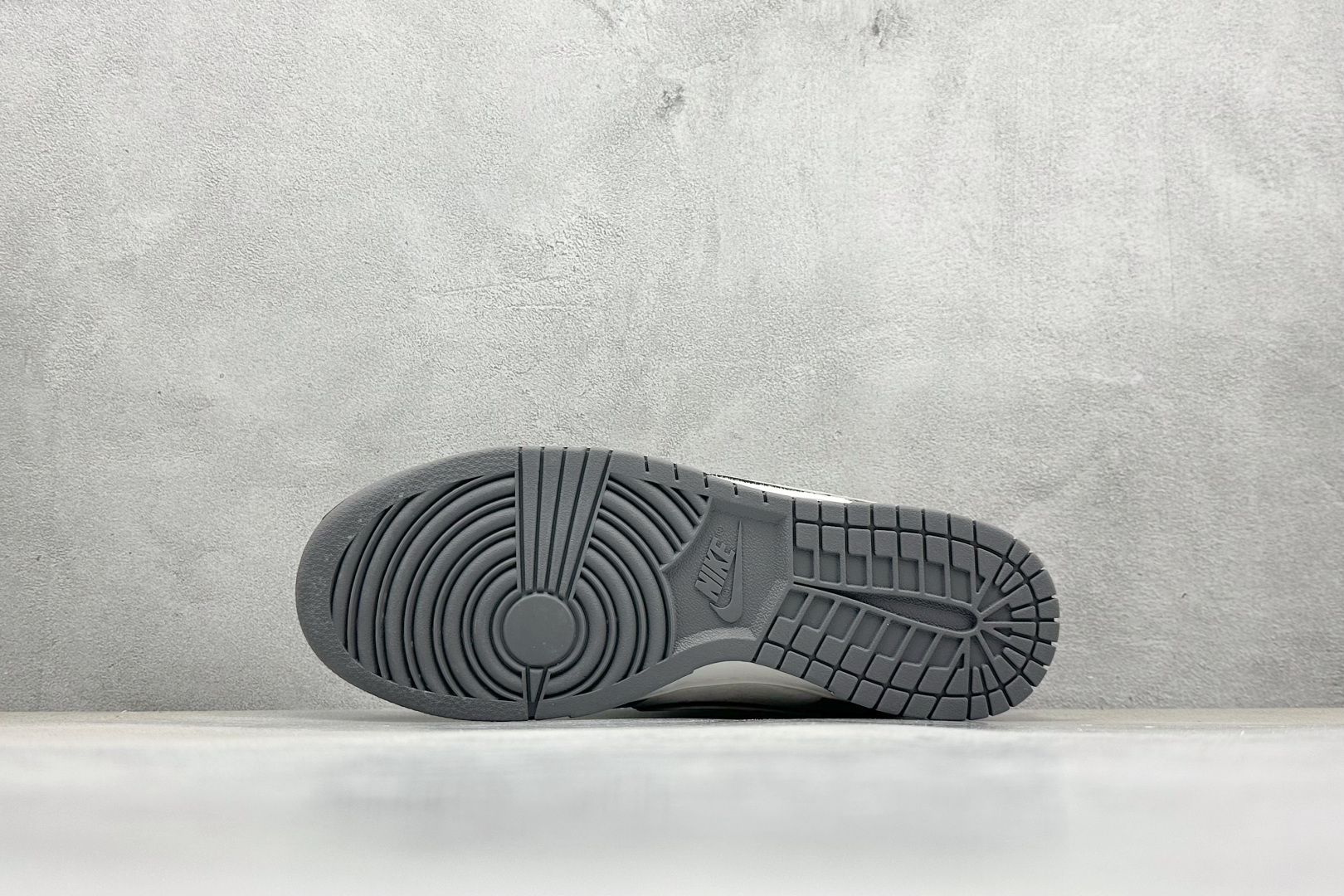 240 XC版Nike SB Dunk Low“SUPX石头岛三方联名——猪八白勾” 周年高端定制 低帮休闲板鞋 DJ2024-125-Chinese UA Cheap High Quatity Brand Clothes Bags handbags Sneakers wholesale wholesaler seller from China Factory suppliers Fashion Clothing Shoes best Quality Beautiful Price 240 XC版Nike SB Dunk Low“SUPX石头岛三方联名——猪八白勾” 周年高端定制 低帮休闲板鞋 DJ2024-125