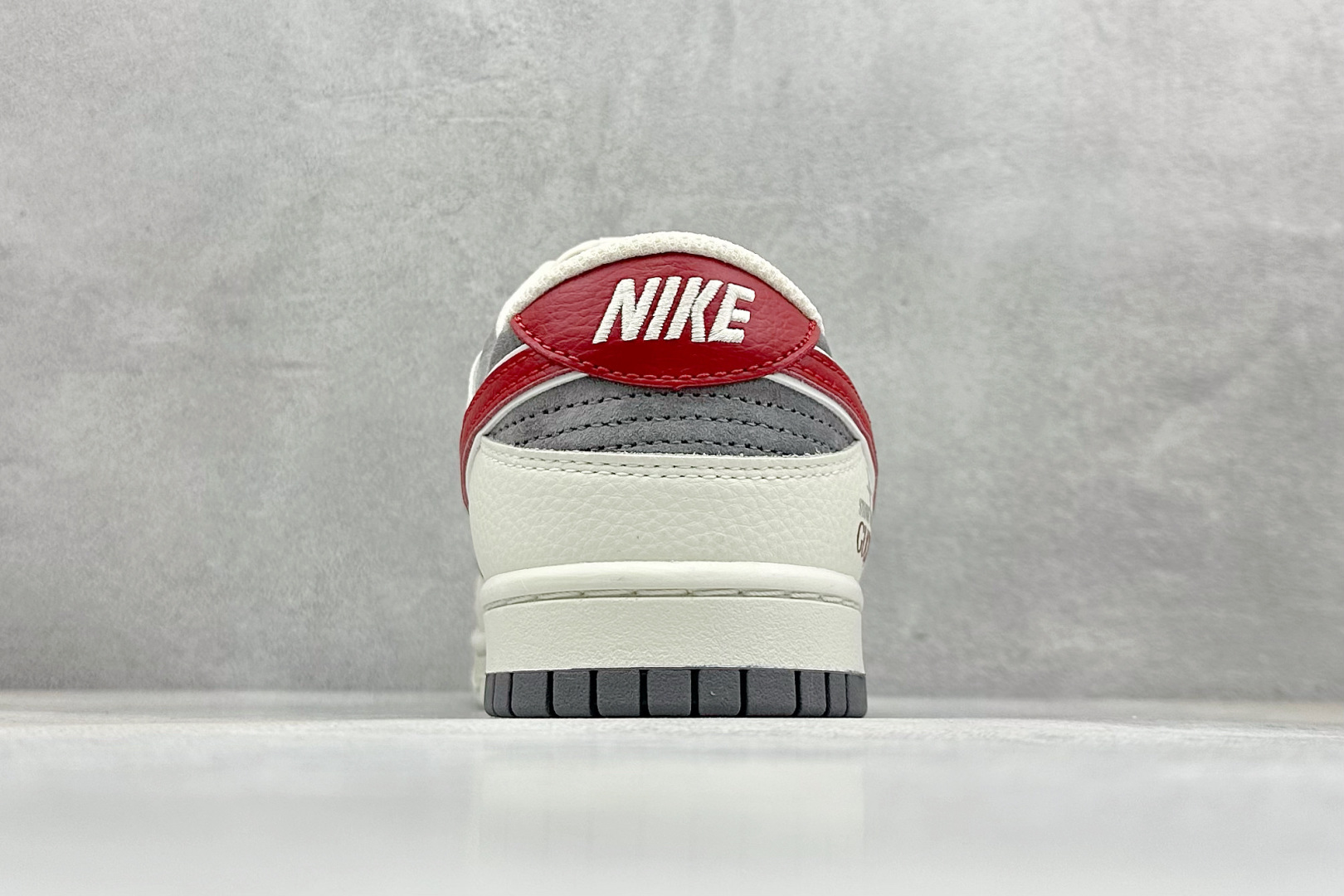 240 XC版Nike SB Dunk Low“古驰X石头岛三方联名——猪八红勾” 周年高端定制 低帮休闲板鞋 DJ2024-124