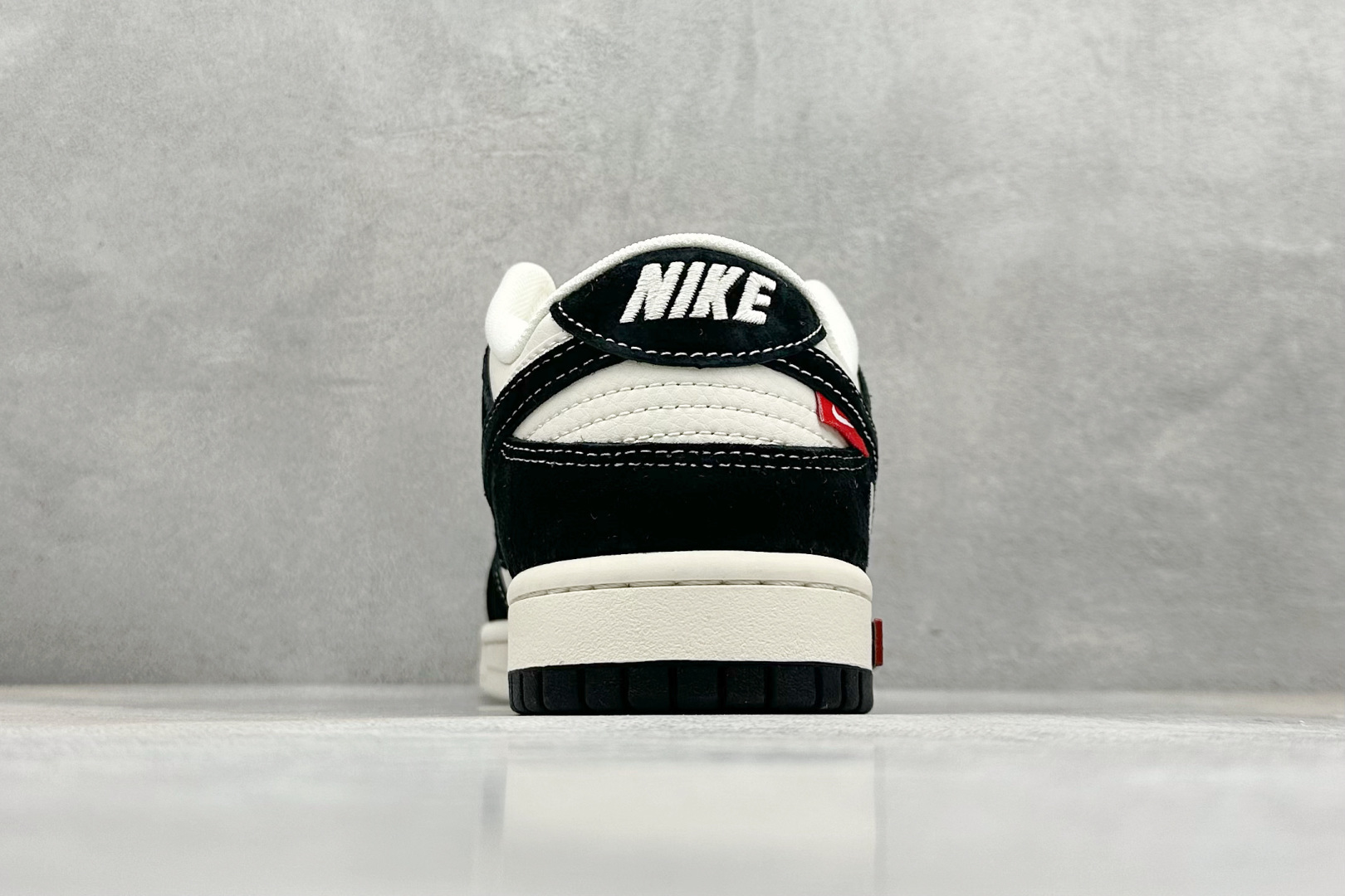 240 XC版Nike SB Dunk Low 猿人头联名 MM1089-018-Chinese UA Cheap High Quatity Brand Clothes Bags handbags Sneakers wholesale wholesaler seller from China Factory suppliers Fashion Clothing Shoes best Quality Beautiful Price 240 XC版Nike SB Dunk Low 猿人头联名 MM1089-018