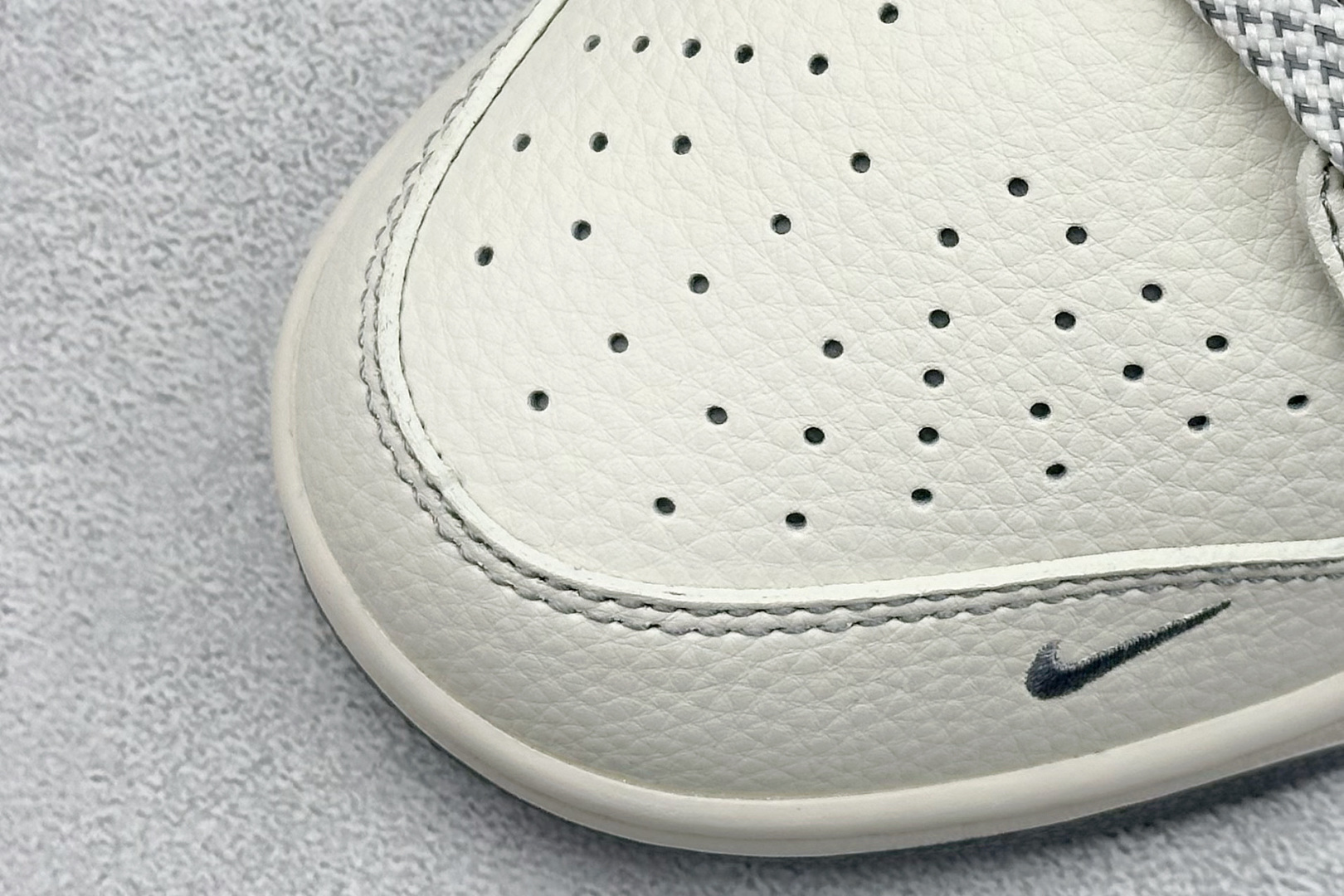 280 XC版Nike SB Dunk Low LV 灰勾底红尾 周年高端定制 低帮休闲板鞋 YX5066-360-Chinese UA Cheap High Quatity Brand Clothes Bags handbags Sneakers wholesale wholesaler seller from China Factory suppliers Fashion Clothing Shoes best Quality Beautiful Price 280 XC版Nike SB Dunk Low LV 灰勾底红尾 周年高端定制 低帮休闲板鞋 YX5066-360