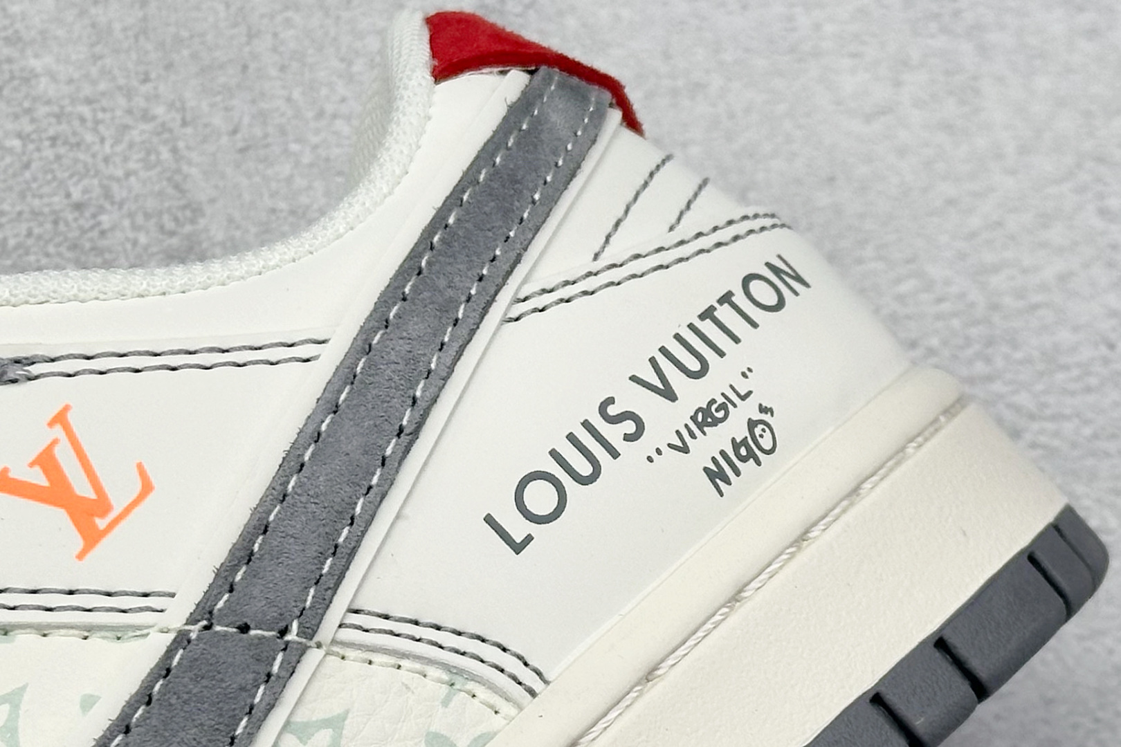 280 XC版Nike SB Dunk Low LV 灰勾底红尾 周年高端定制 低帮休闲板鞋 YX5066-360-Chinese UA Cheap High Quatity Brand Clothes Bags handbags Sneakers wholesale wholesaler seller from China Factory suppliers Fashion Clothing Shoes best Quality Beautiful Price 280 XC版Nike SB Dunk Low LV 灰勾底红尾 周年高端定制 低帮休闲板鞋 YX5066-360