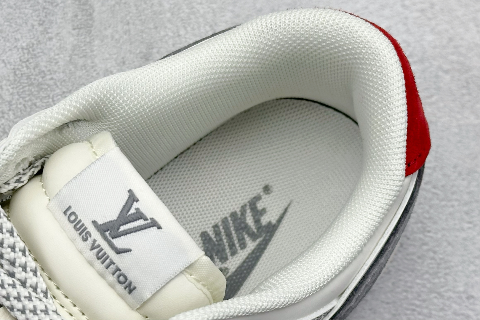 280 XC版Nike SB Dunk Low LV 灰勾底红尾 周年高端定制 低帮休闲板鞋 YX5066-360-Chinese UA Cheap High Quatity Brand Clothes Bags handbags Sneakers wholesale wholesaler seller from China Factory suppliers Fashion Clothing Shoes best Quality Beautiful Price 280 XC版Nike SB Dunk Low LV 灰勾底红尾 周年高端定制 低帮休闲板鞋 YX5066-360