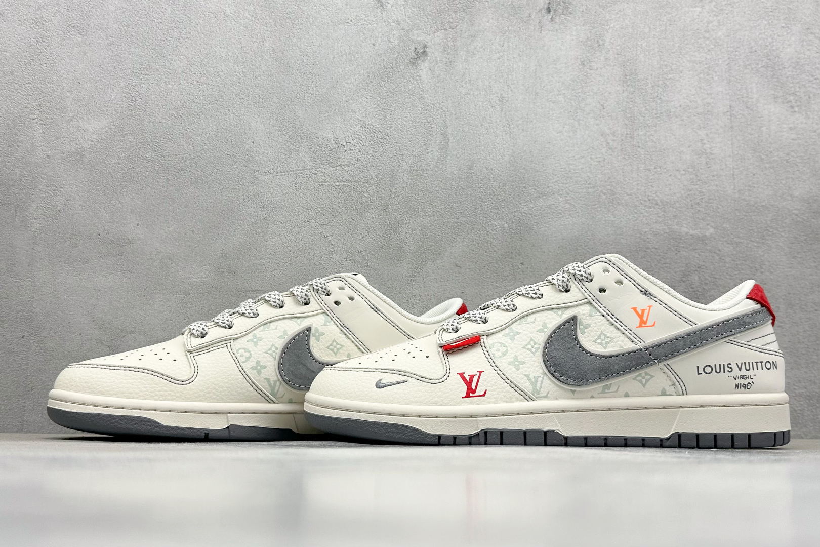 280 XC版Nike SB Dunk Low LV 灰勾底红尾 周年高端定制 低帮休闲板鞋 YX5066-360-Chinese UA Cheap High Quatity Brand Clothes Bags handbags Sneakers wholesale wholesaler seller from China Factory suppliers Fashion Clothing Shoes best Quality Beautiful Price 280 XC版Nike SB Dunk Low LV 灰勾底红尾 周年高端定制 低帮休闲板鞋 YX5066-360