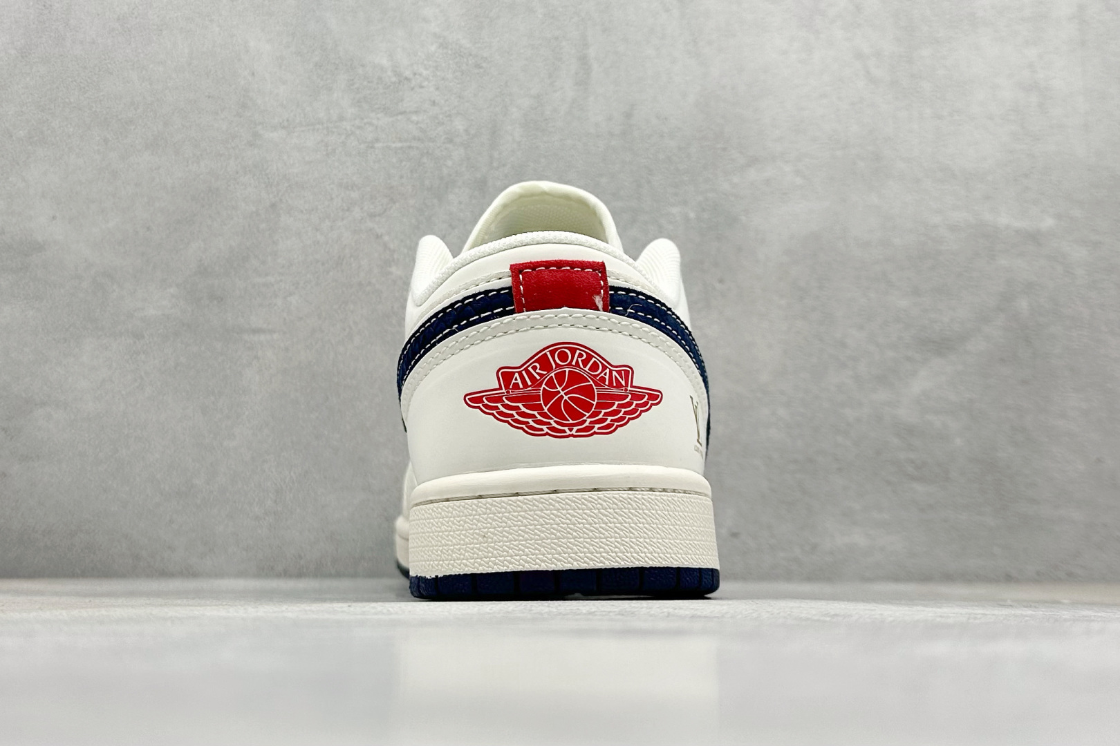 280 XC版Air Jordan 1 Low AJ1 乔1 LV联名 蓝鳞勾 高端定制 低帮复古篮球鞋 XX3168-171-Chinese UA Cheap High Quatity Brand Clothes Bags handbags Sneakers wholesale wholesaler seller from China Factory suppliers Fashion Clothing Shoes best Quality Beautiful Price 280 XC版Air Jordan 1 Low AJ1 乔1 LV联名 蓝鳞勾 高端定制 低帮复古篮球鞋 XX3168-171