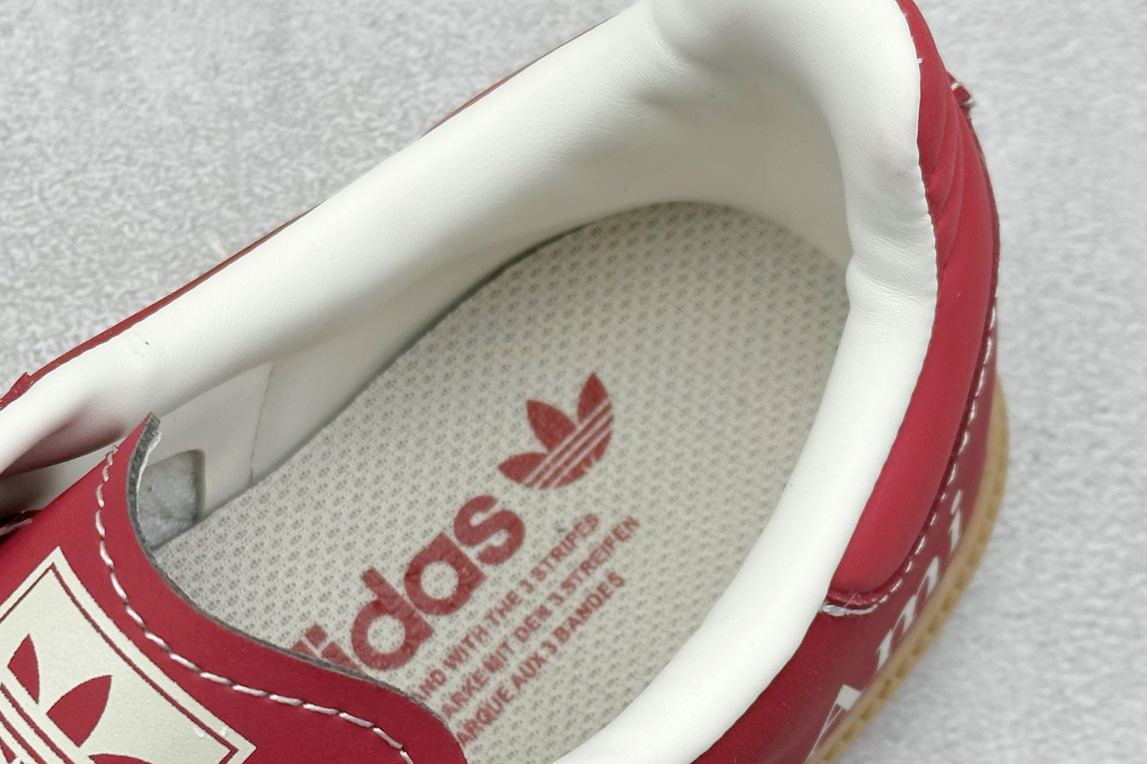 220 adidas originals Samba OG x AMI 红白 桑巴舞系列复古经典轻便板鞋 XR0006