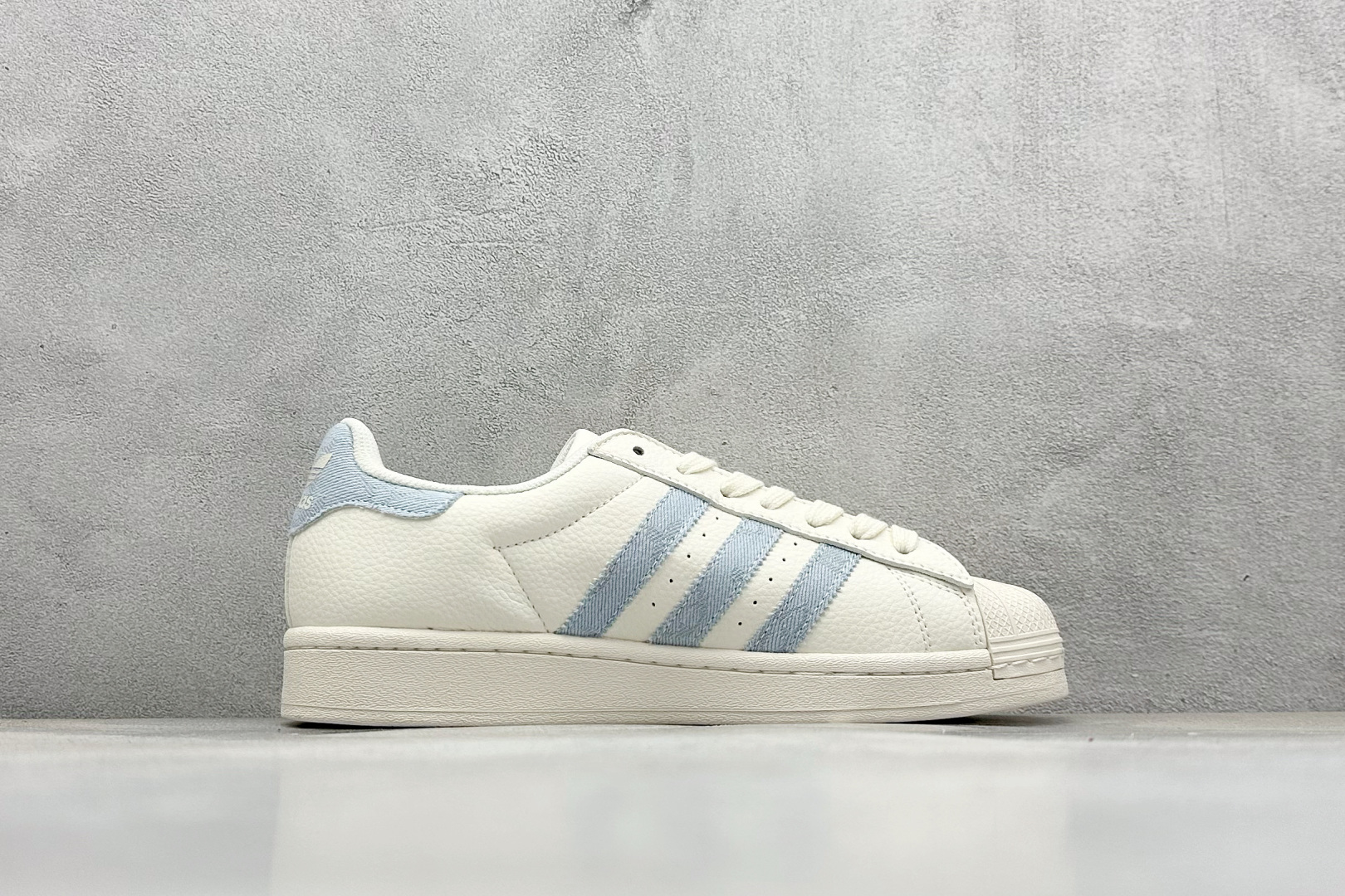 240 AD Originals Superstar x Louis Vuitton 白蓝 SD6821