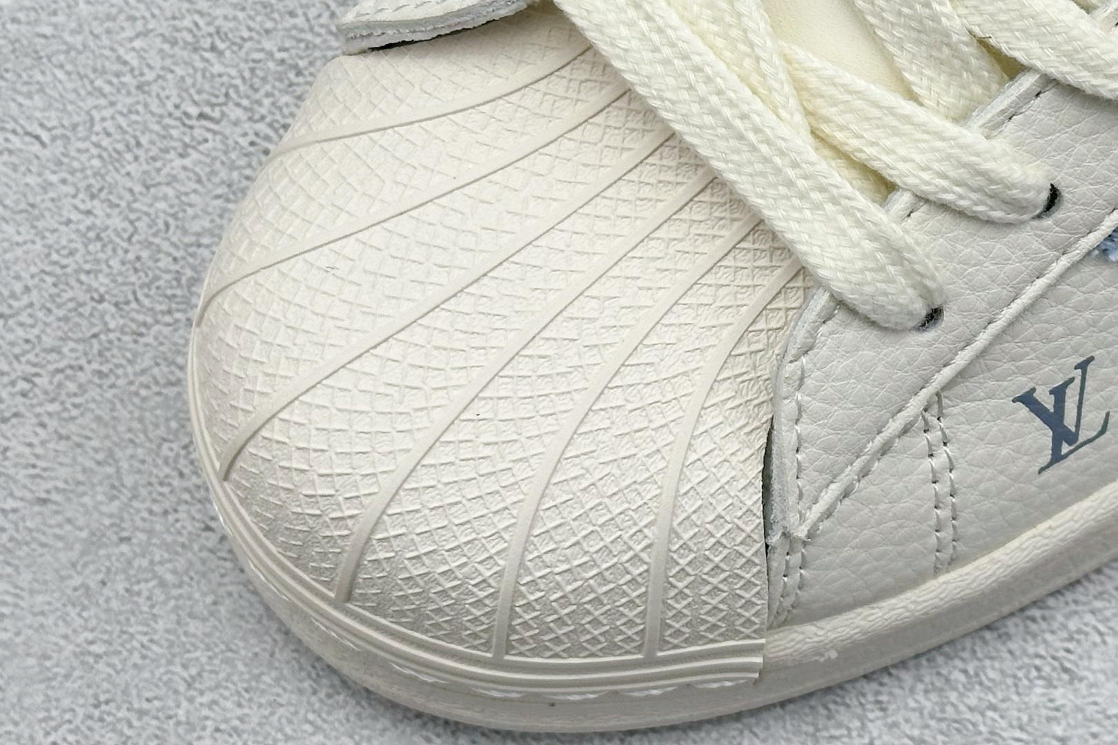 240 AD Originals Superstar x Louis Vuitton 白蓝 SD6821