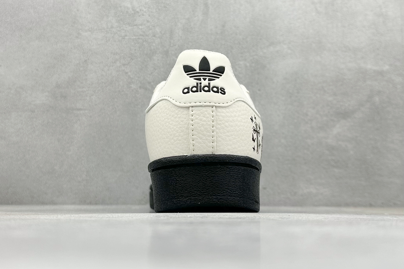 240 AD Originals Superstar 黑白十字架 DS0025