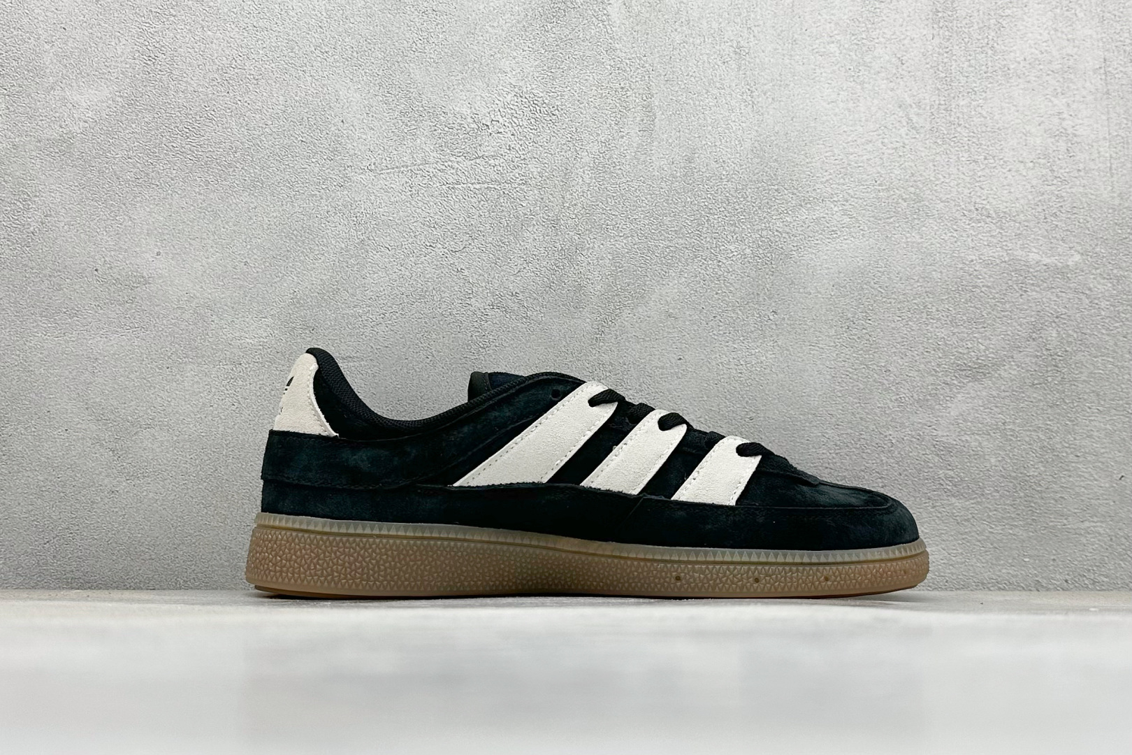 140 Adidas Handball Spezial ST 阿迪达斯经典复古休闲板鞋 JS2795