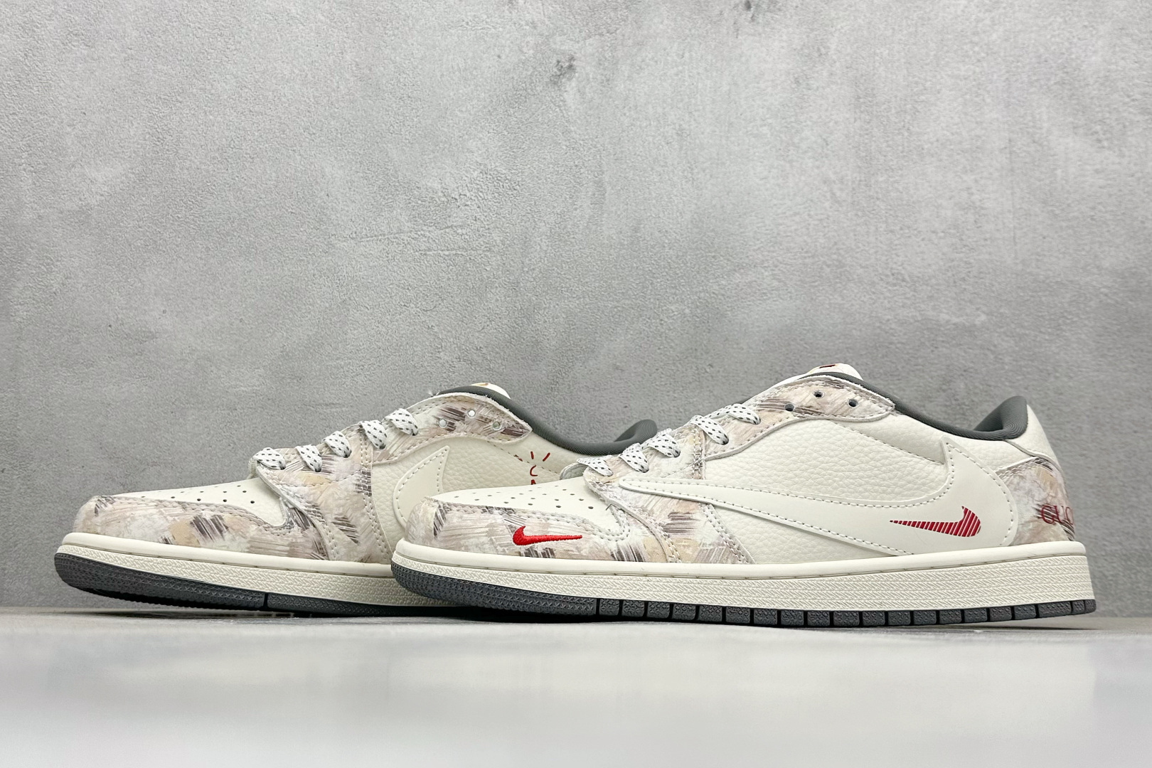 260 Travis Scott x Nike Air Jordan 1 Low x GUCCI Air Jordan 1 Low 反转灰棕双小勾满天星倒钩 XB1979-005