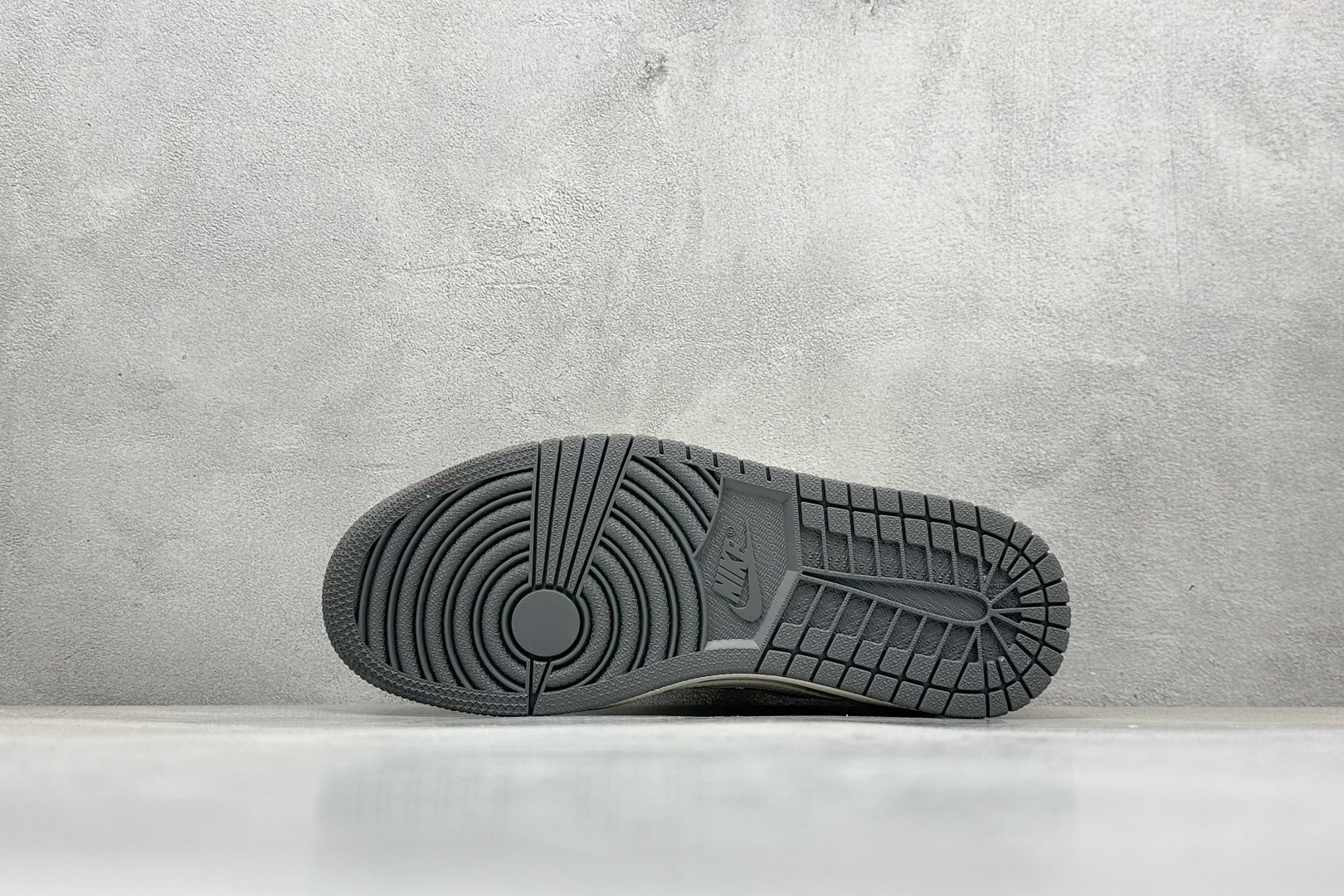 260 Travis Scott x Nike Air Jordan 1 Low x GUCCI Air Jordan 1 Low 反转灰棕双小勾满天星倒钩 XB1979-005