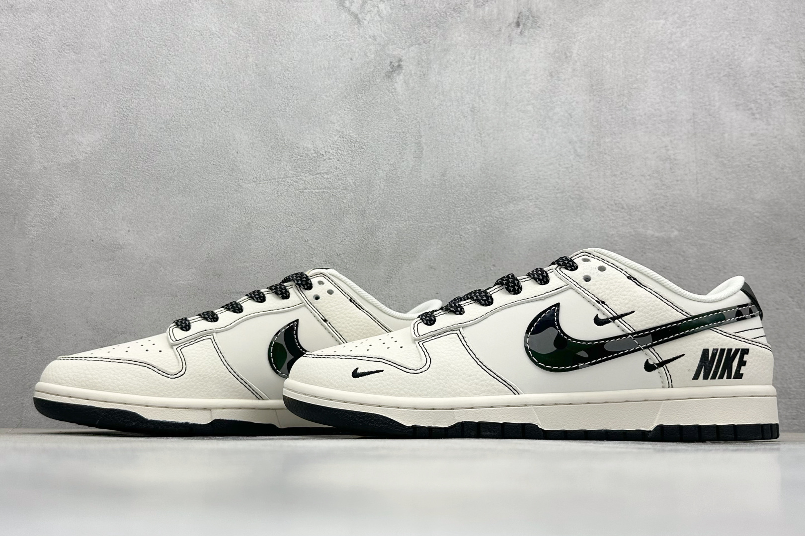 260 Nike SB Dunk Low x NIKE 白黑三小勾满天星 HS8068-025