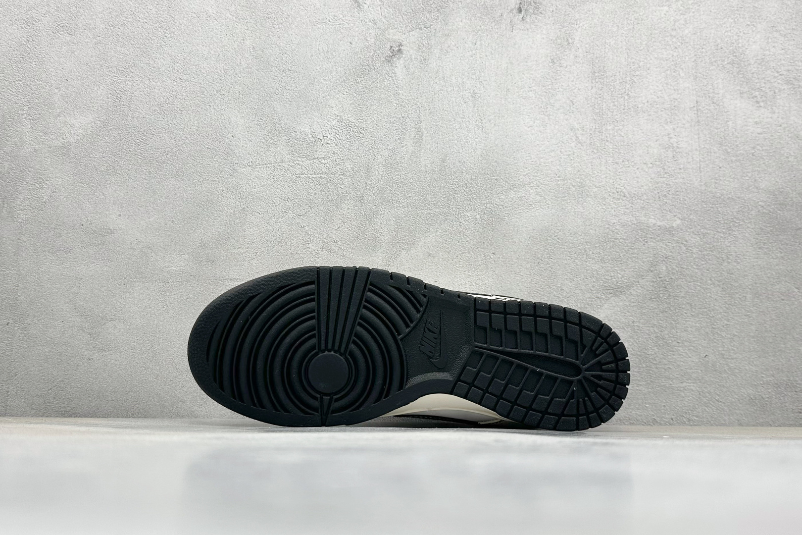 260 Nike SB Dunk Low x NIKE 白黑三小勾满天星 HS8068-025