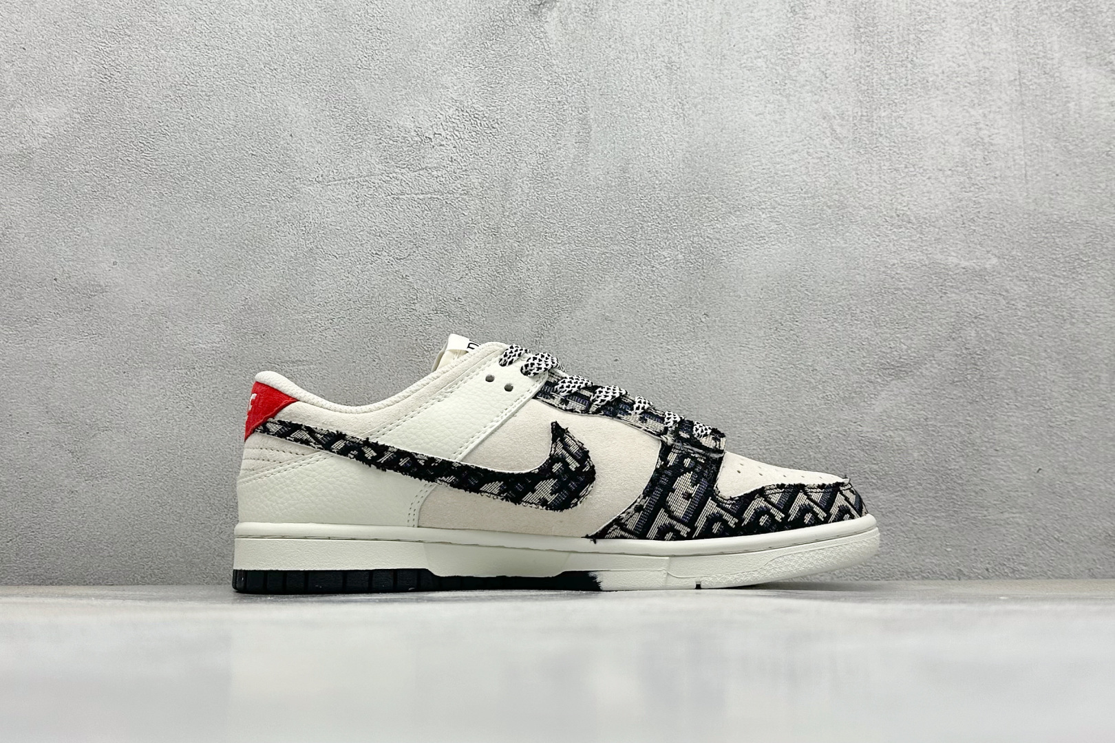 240 XC版Nike SB Dunk Low“迪奥联名——织布黑勾” 周年高端定制 低帮休闲板鞋 DJ2024-131