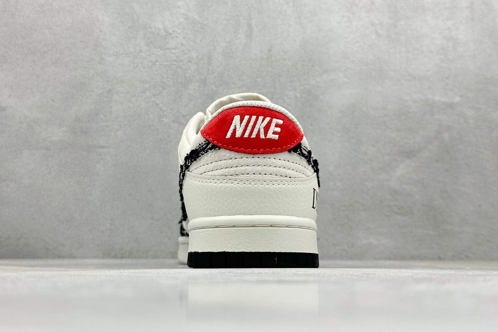 240 XC版Nike SB Dunk Low“迪奥联名——织布黑勾” 周年高端定制 低帮休闲板鞋 DJ2024-131