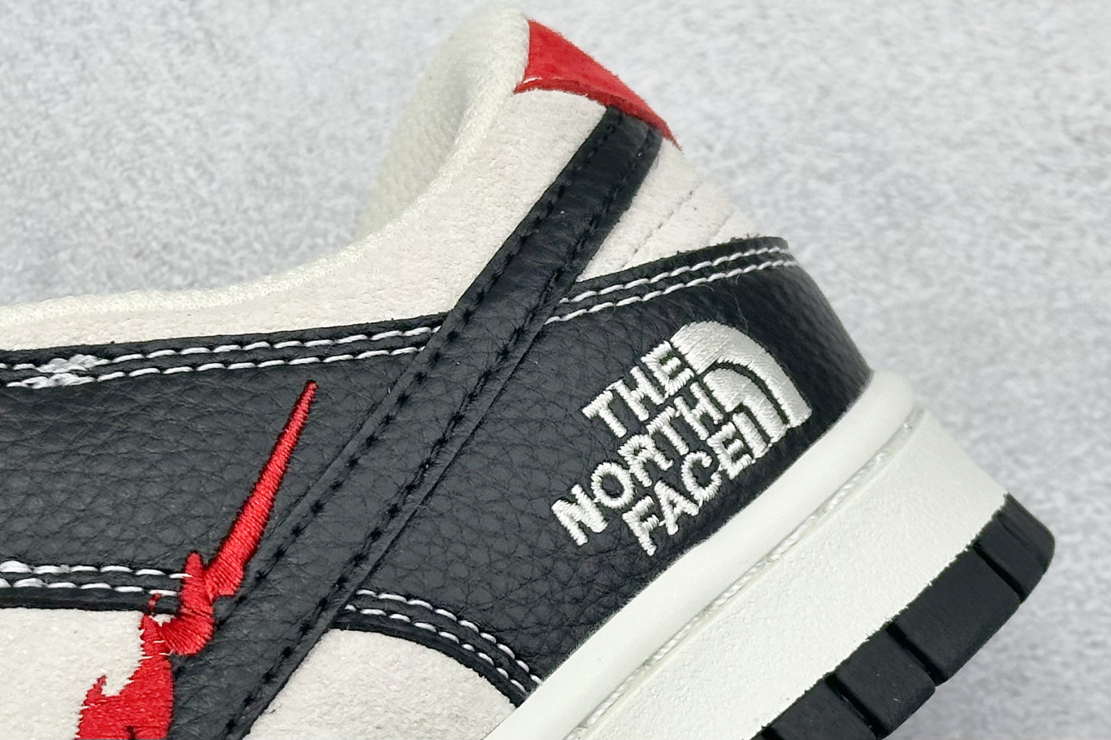 240 XC版Nk SB Dunk Low 北面联名 刺绣黑红勾 周年高端定制 低帮休闲板鞋 DJ2024-128