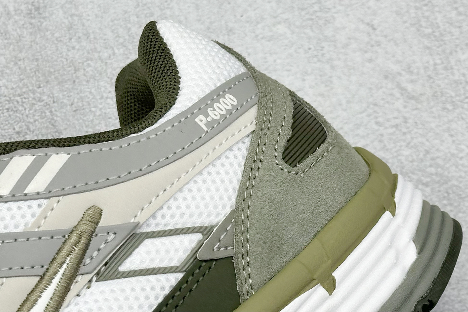 200 Nk P-6000 Prm 复古休闲运动老爹鞋 IH0246-320