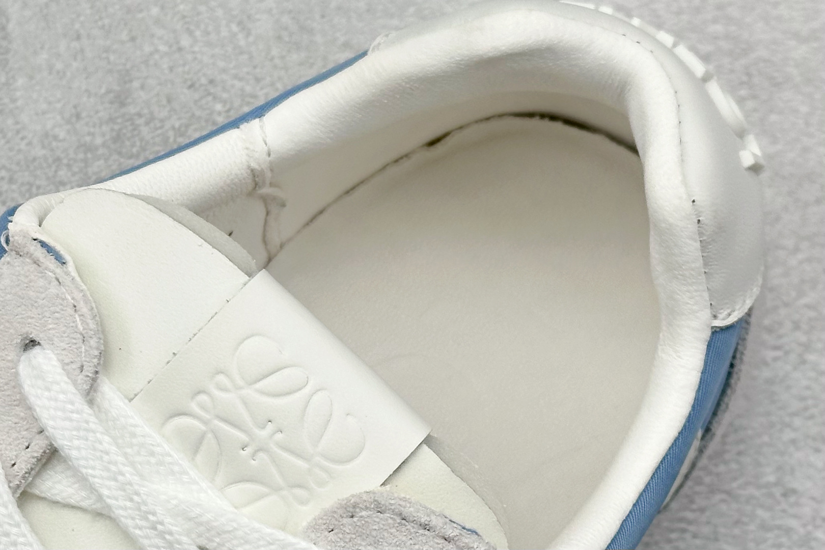 350 LOEWE Ballet Runner 2.0 圆头系带休闲鞋