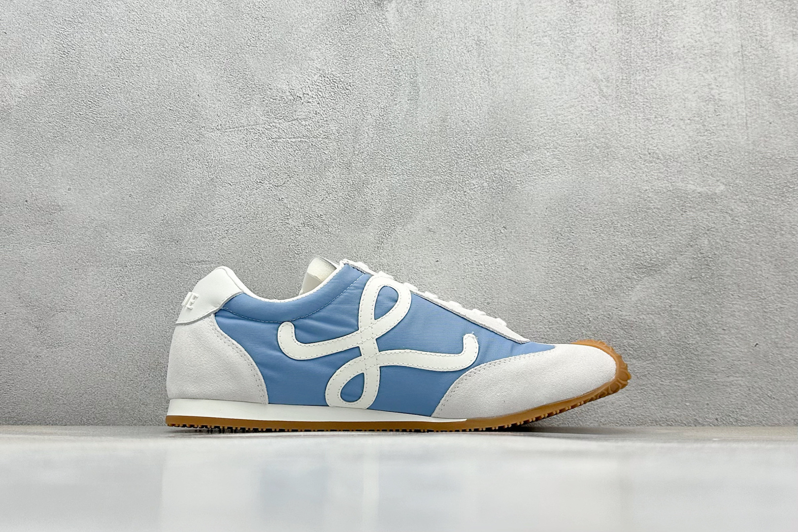 350 LOEWE Ballet Runner 2.0 圆头系带休闲鞋