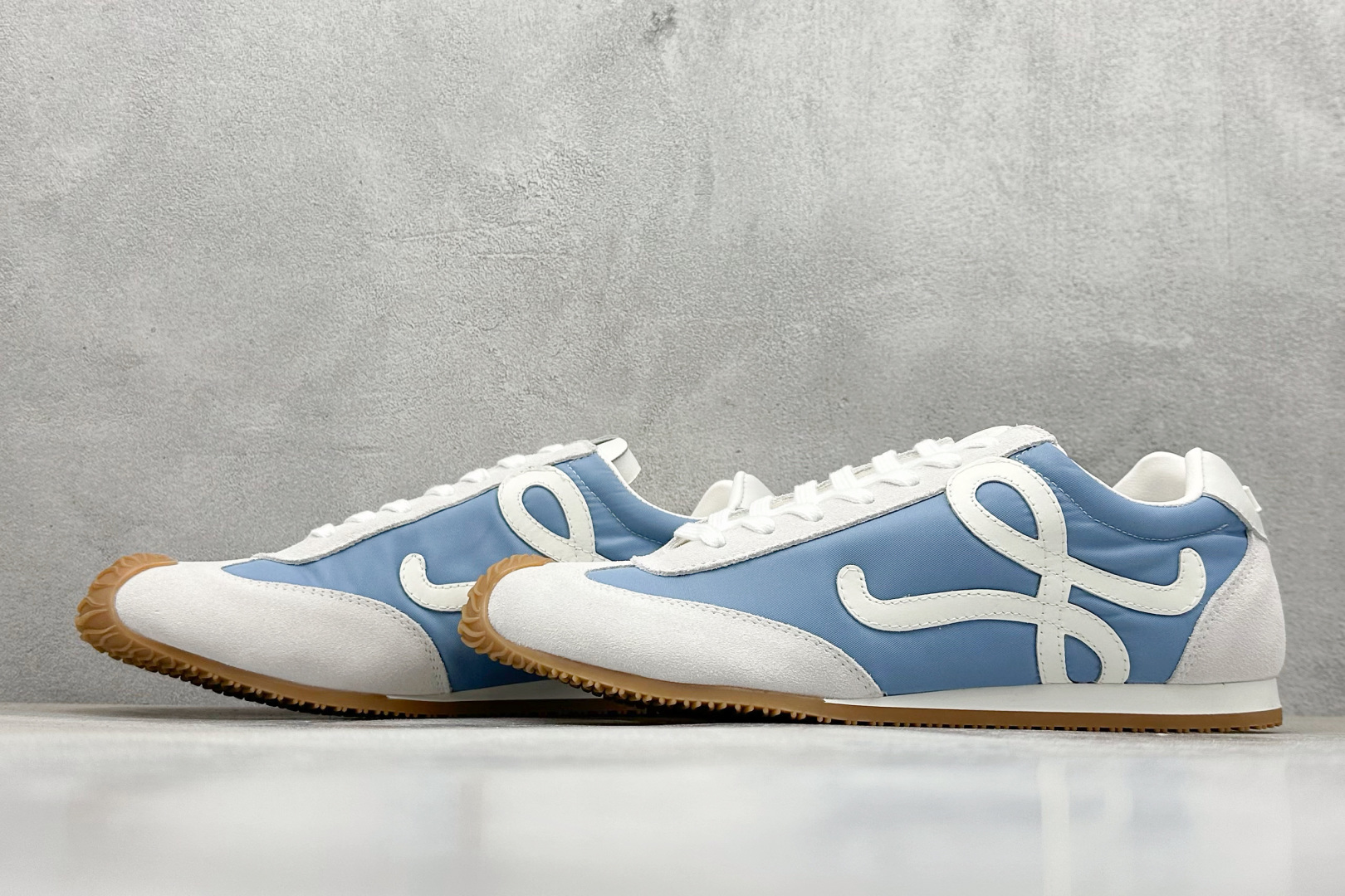 350 LOEWE Ballet Runner 2.0 圆头系带休闲鞋