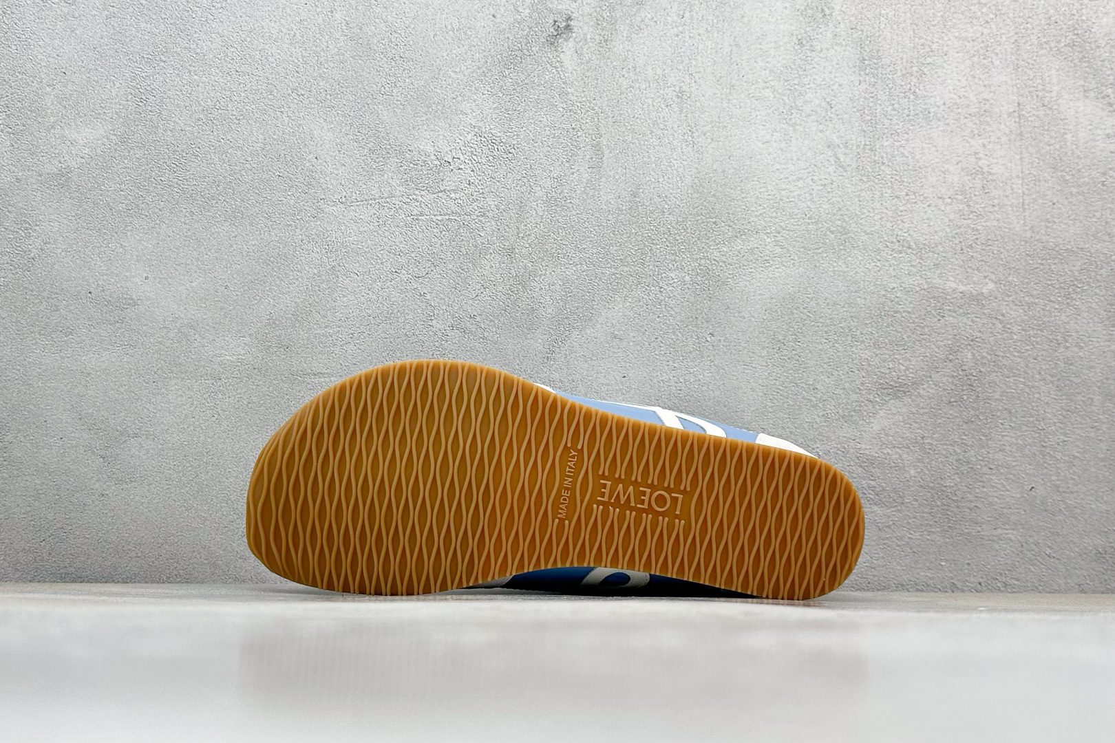 350 LOEWE Ballet Runner 2.0 圆头系带休闲鞋