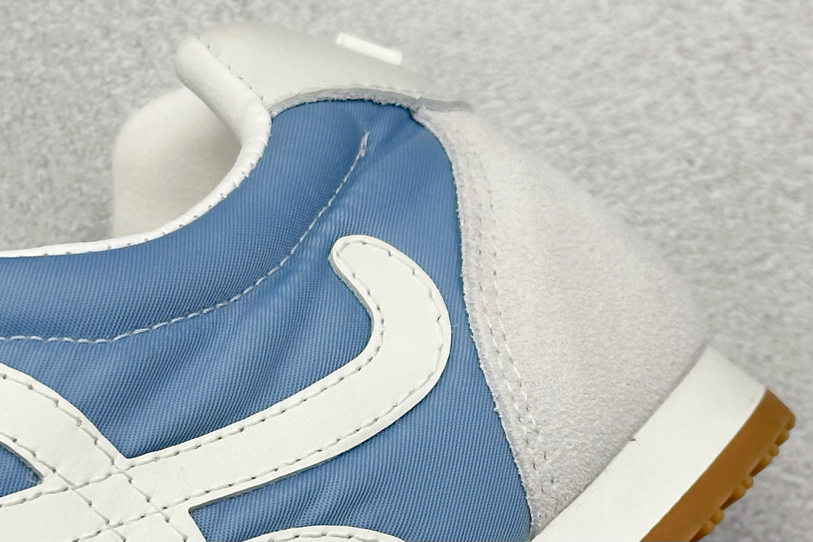 350 LOEWE Ballet Runner 2.0 圆头系带休闲鞋