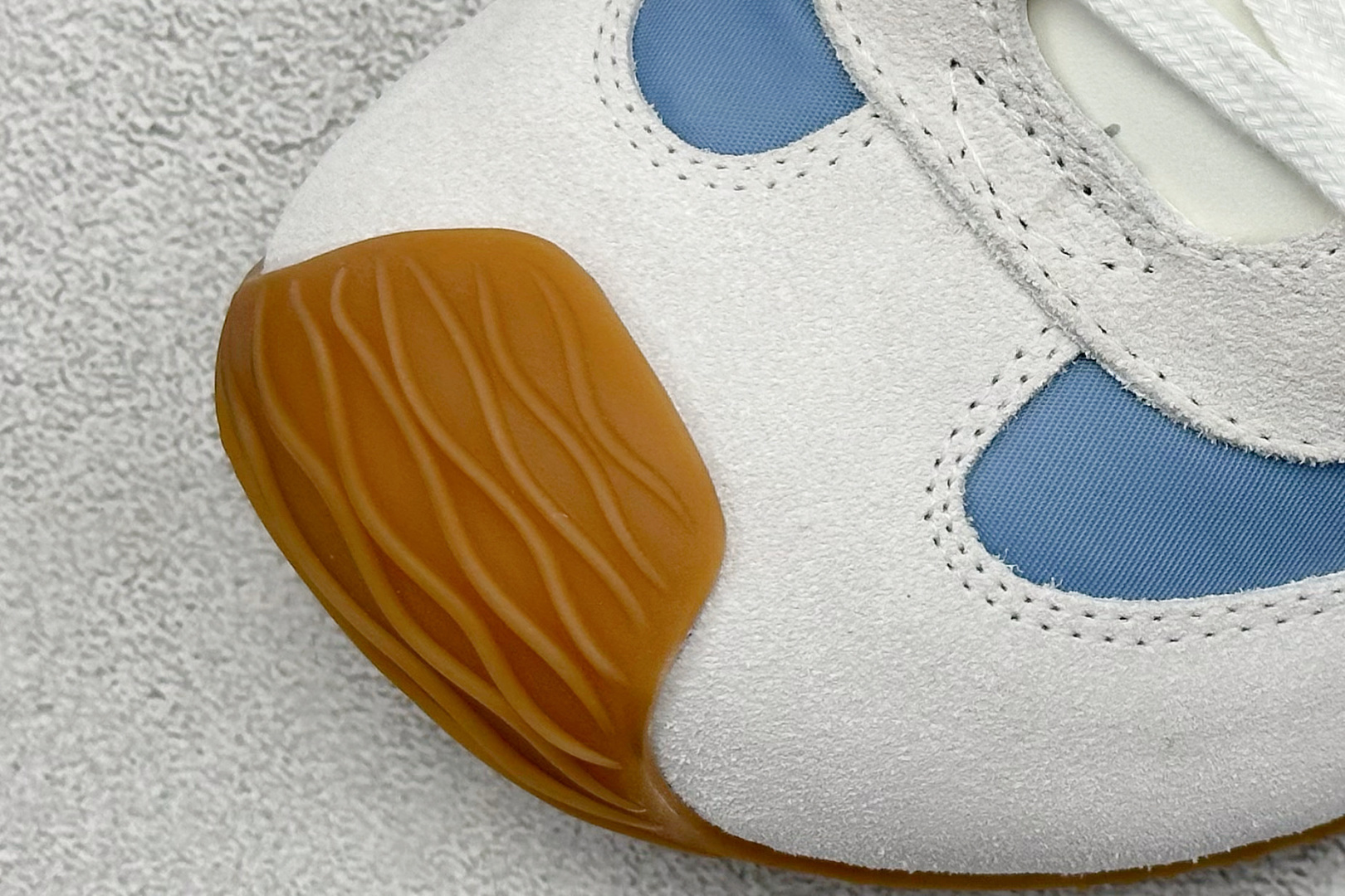 350 LOEWE Ballet Runner 2.0 圆头系带休闲鞋